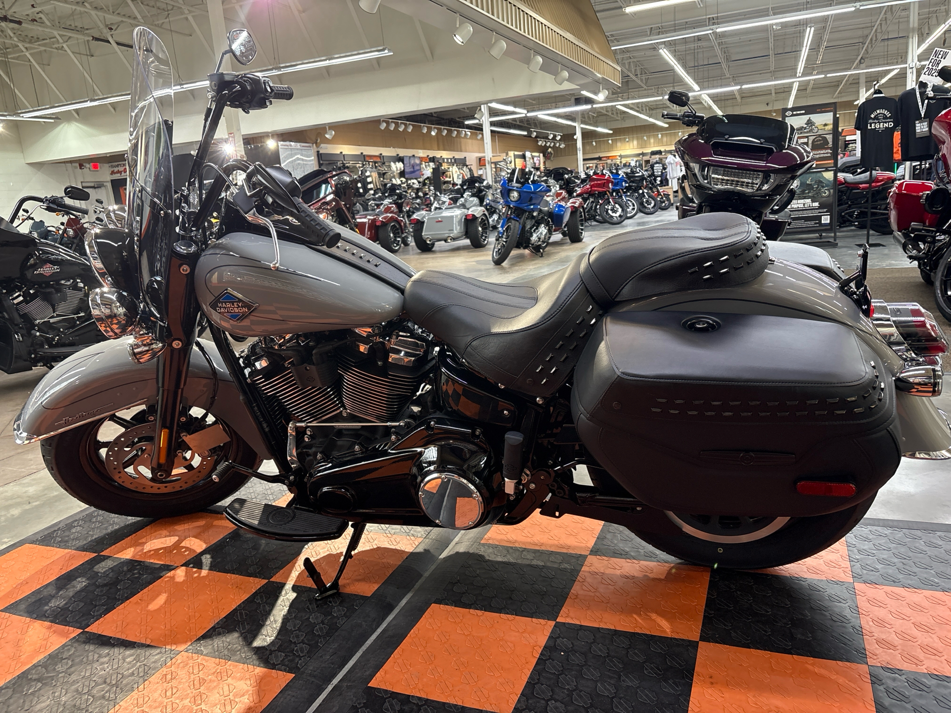 New 2025 Harley-Davidson Heritage Classic Motorcycle - Specs