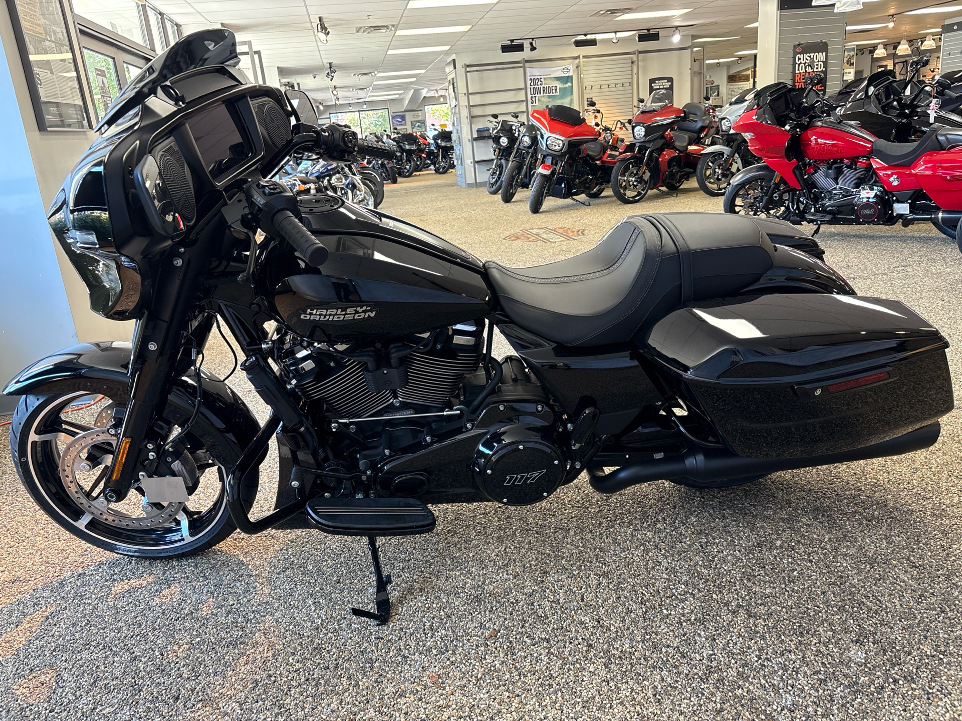 New 2025 Harley-Davidson Street Glide® Vivid Black (Black Finish