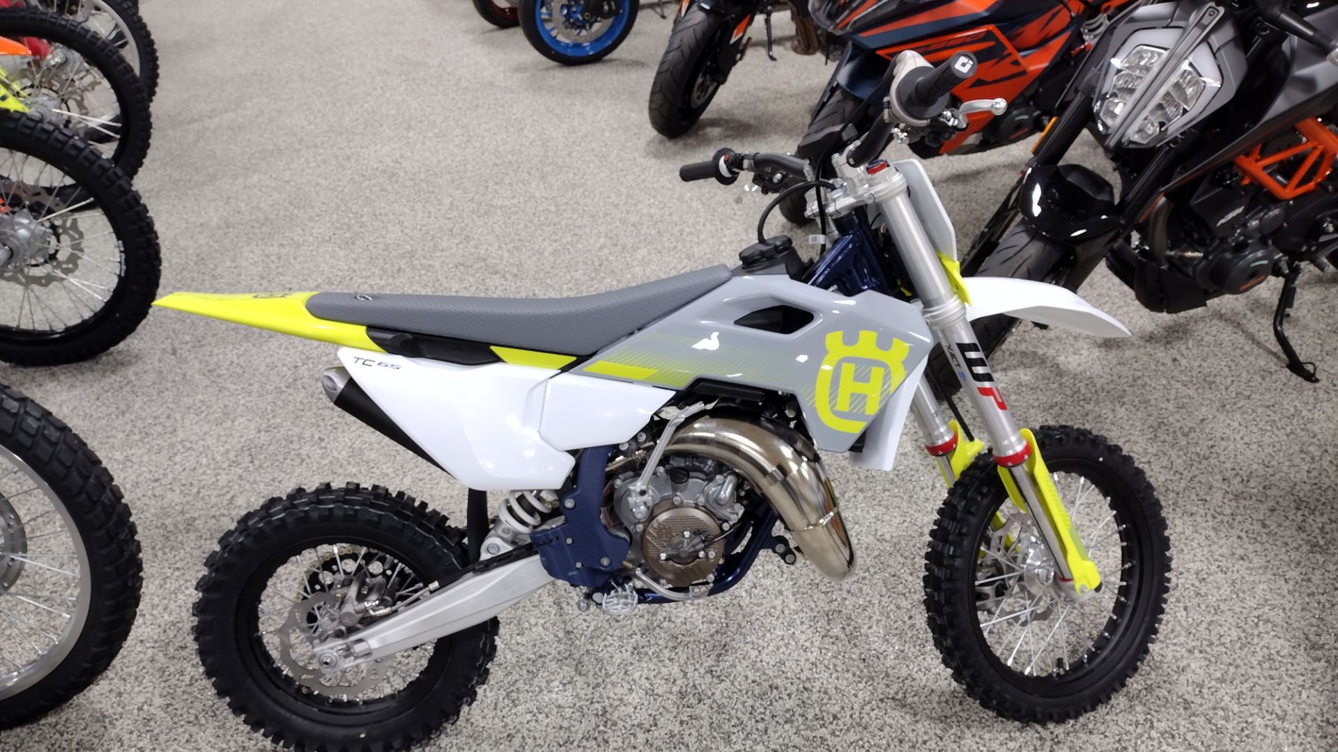ハイコーキカーボングレー&イエロー New 2024 Husqvarna TC 65, Murrysville PA | Specs, Price, Photos