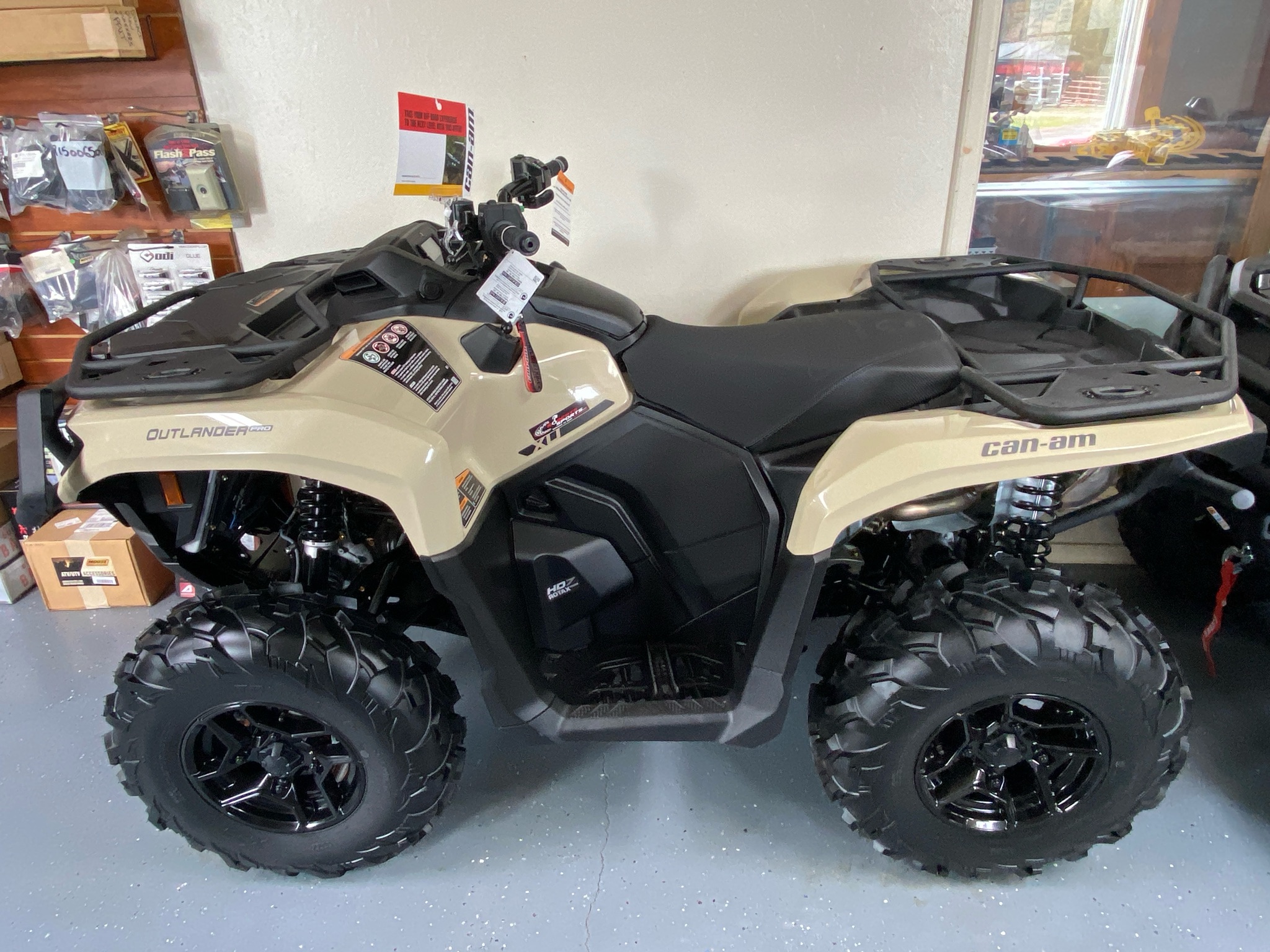 2026 Can-Am™ Outlander PRO XU HD7 1