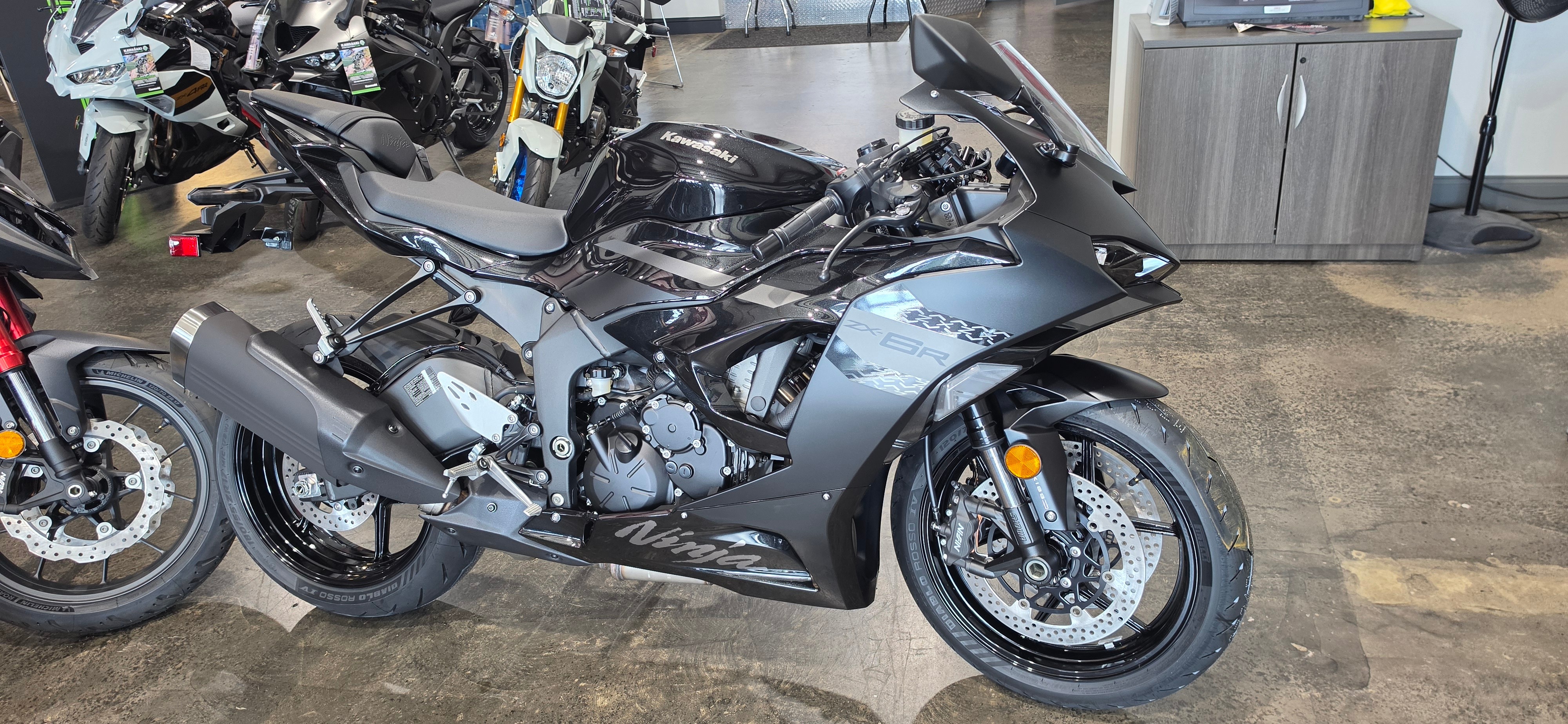 2027 Kawasaki Ninja® ZX-6R ABS 1