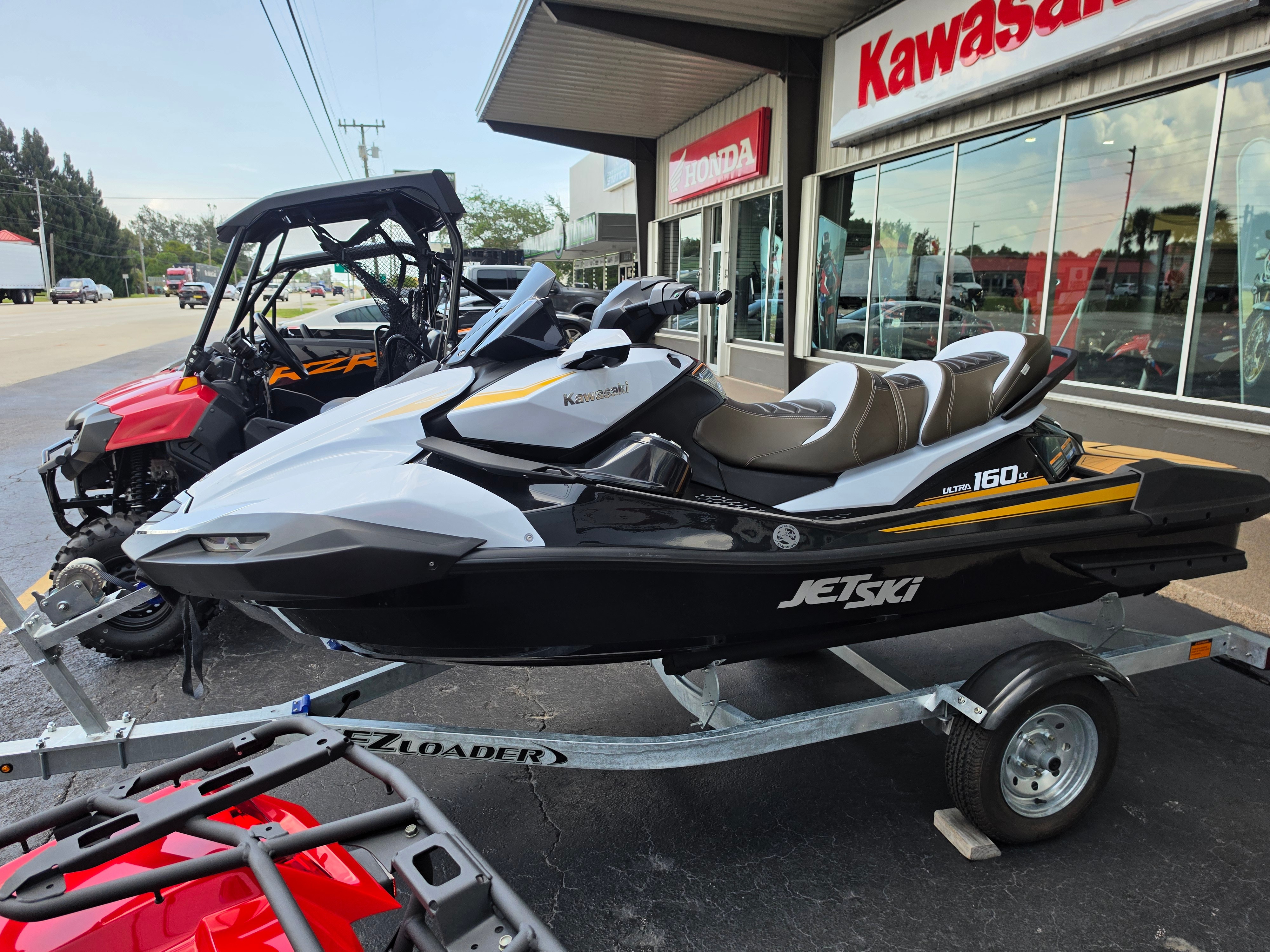 2026 Kawasaki Jet Ski® Ultra® 160LX 1