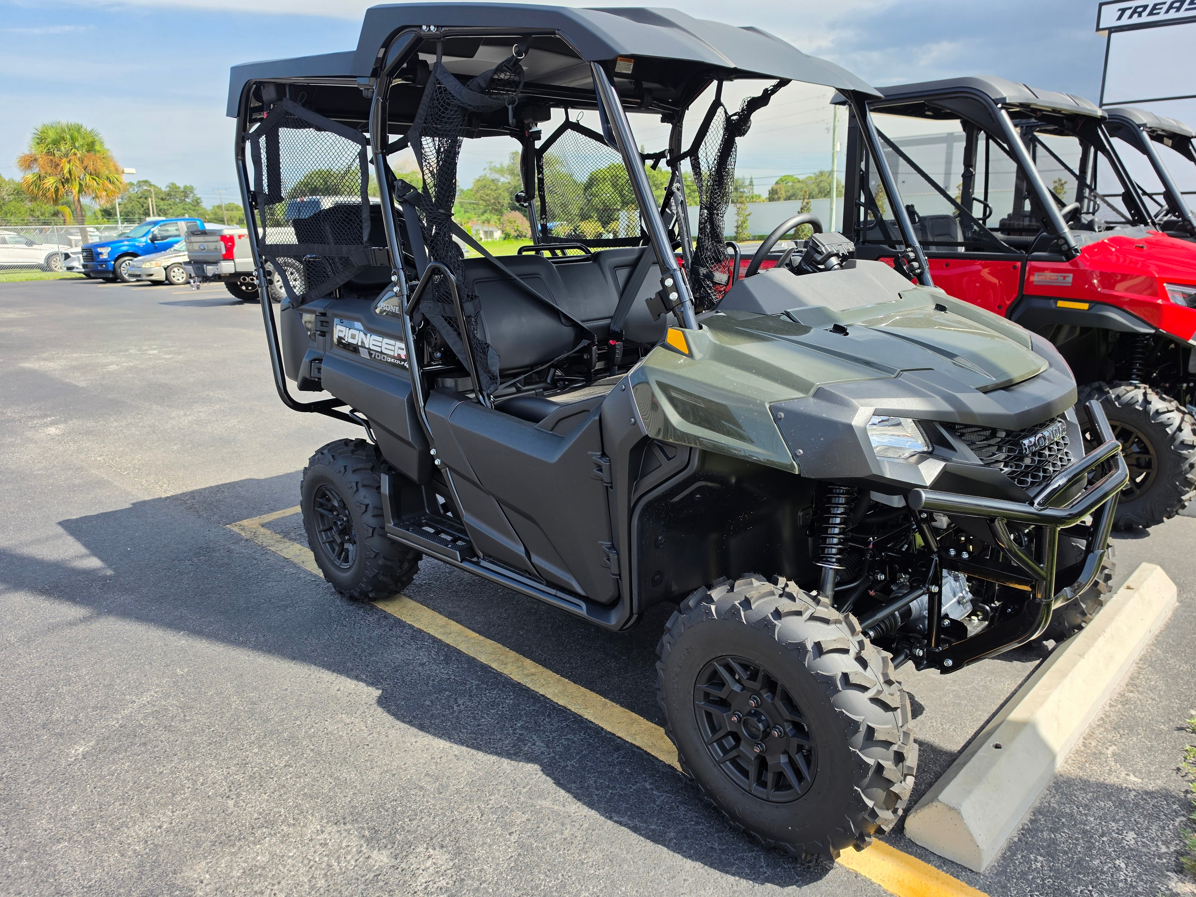 2026 Pioneer 700-4 Deluxe
