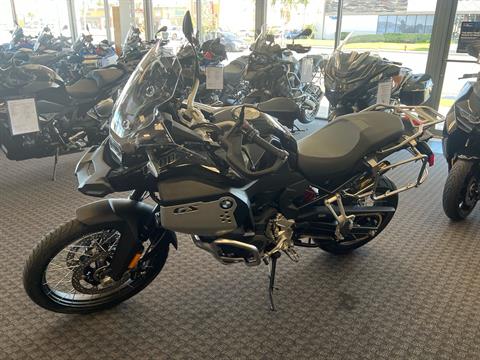 2024 BMW F 900 GS Adventure White Aluminum Metal Matte | BMW