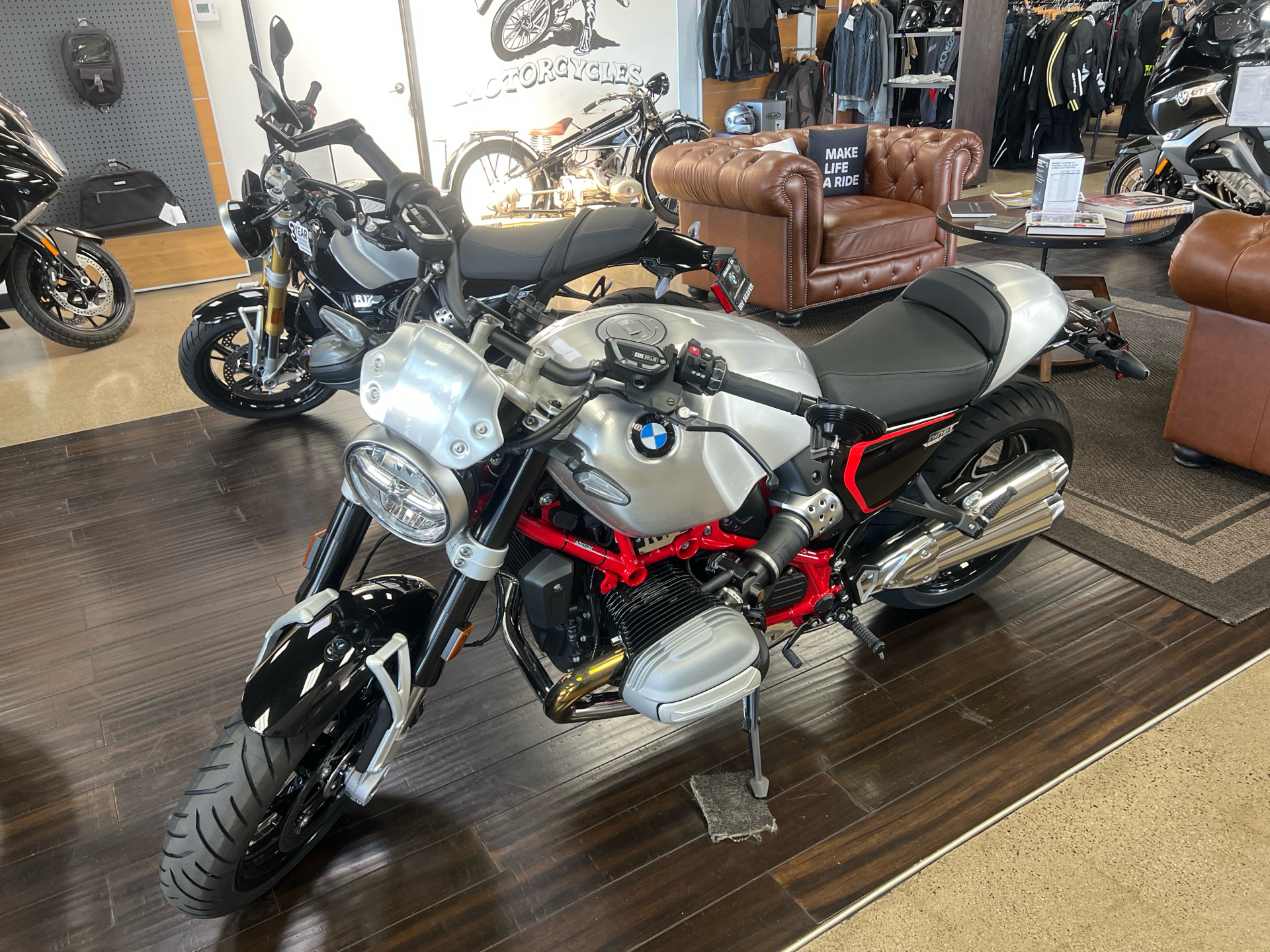 R Nine T Bmw Bike Used In War Bmw R Ninet Bike Used In War Movie