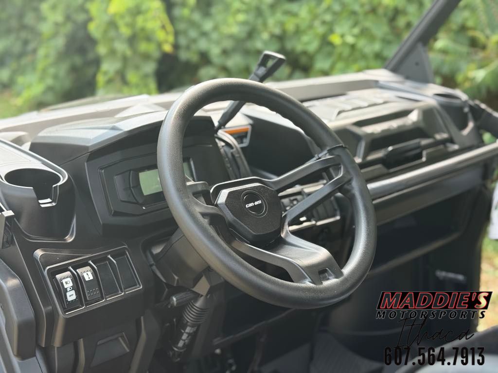 2025 Can-Am™ Defender XT HD10 10