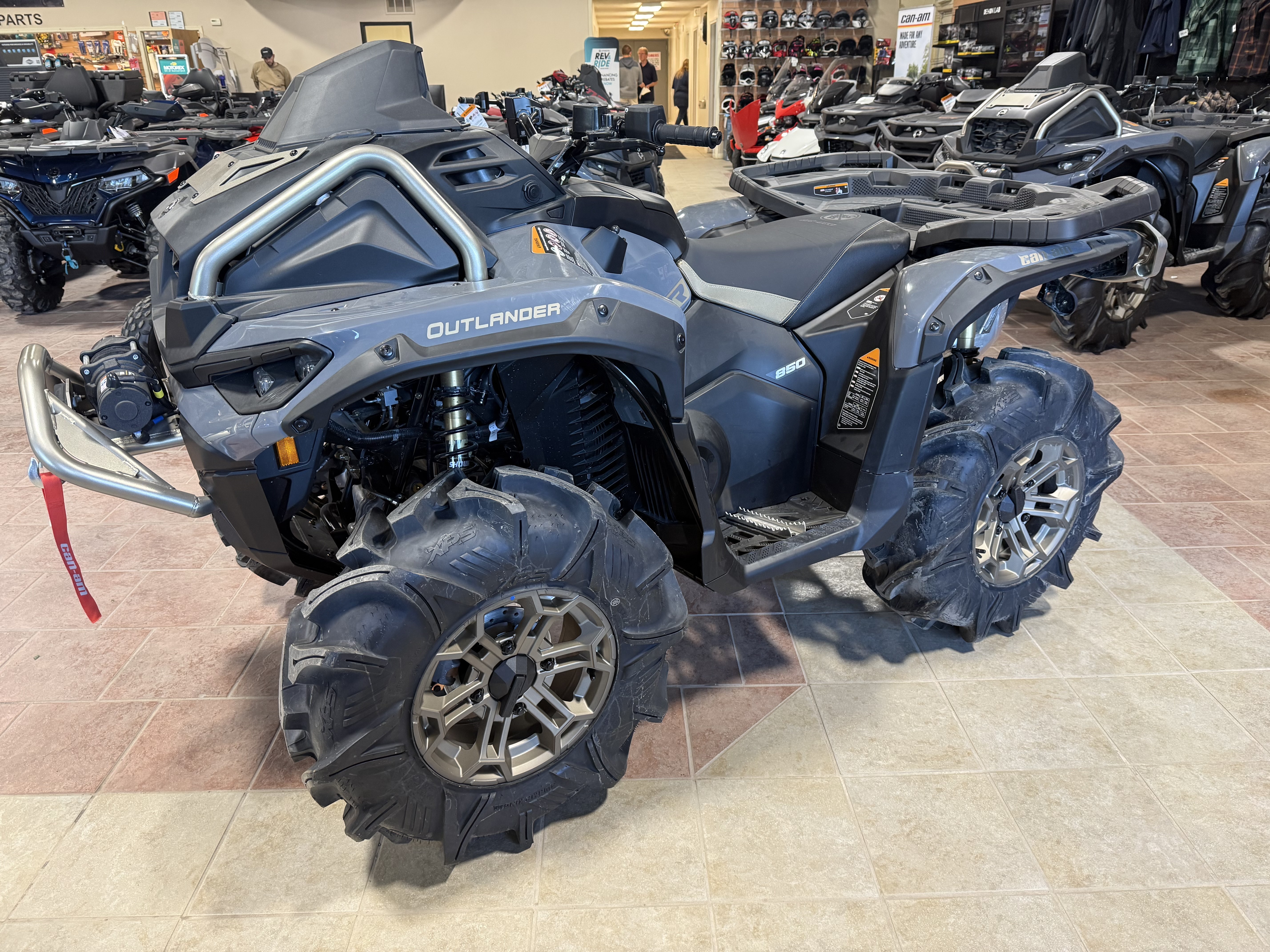 2026 Can-Am™ Outlander X MR 850 1