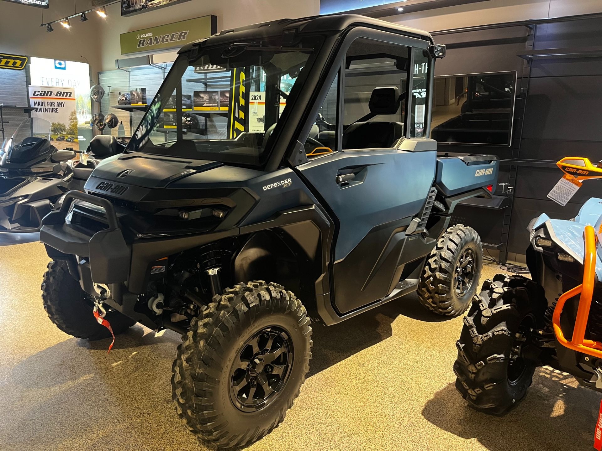 2026 Can-Am™ Defender XT CAB HD11 1