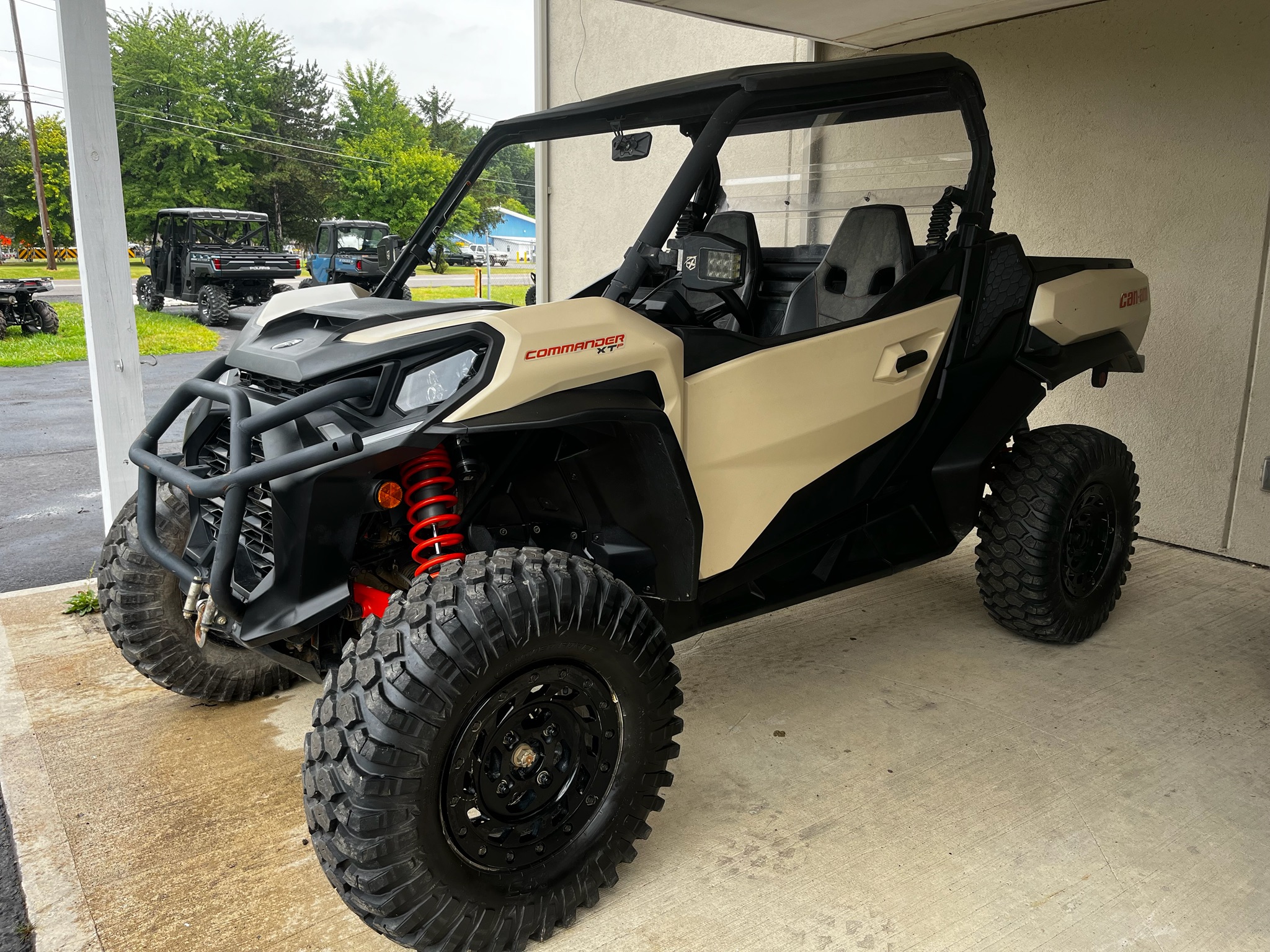 2023 Can-Am™ Commander XT-P 1