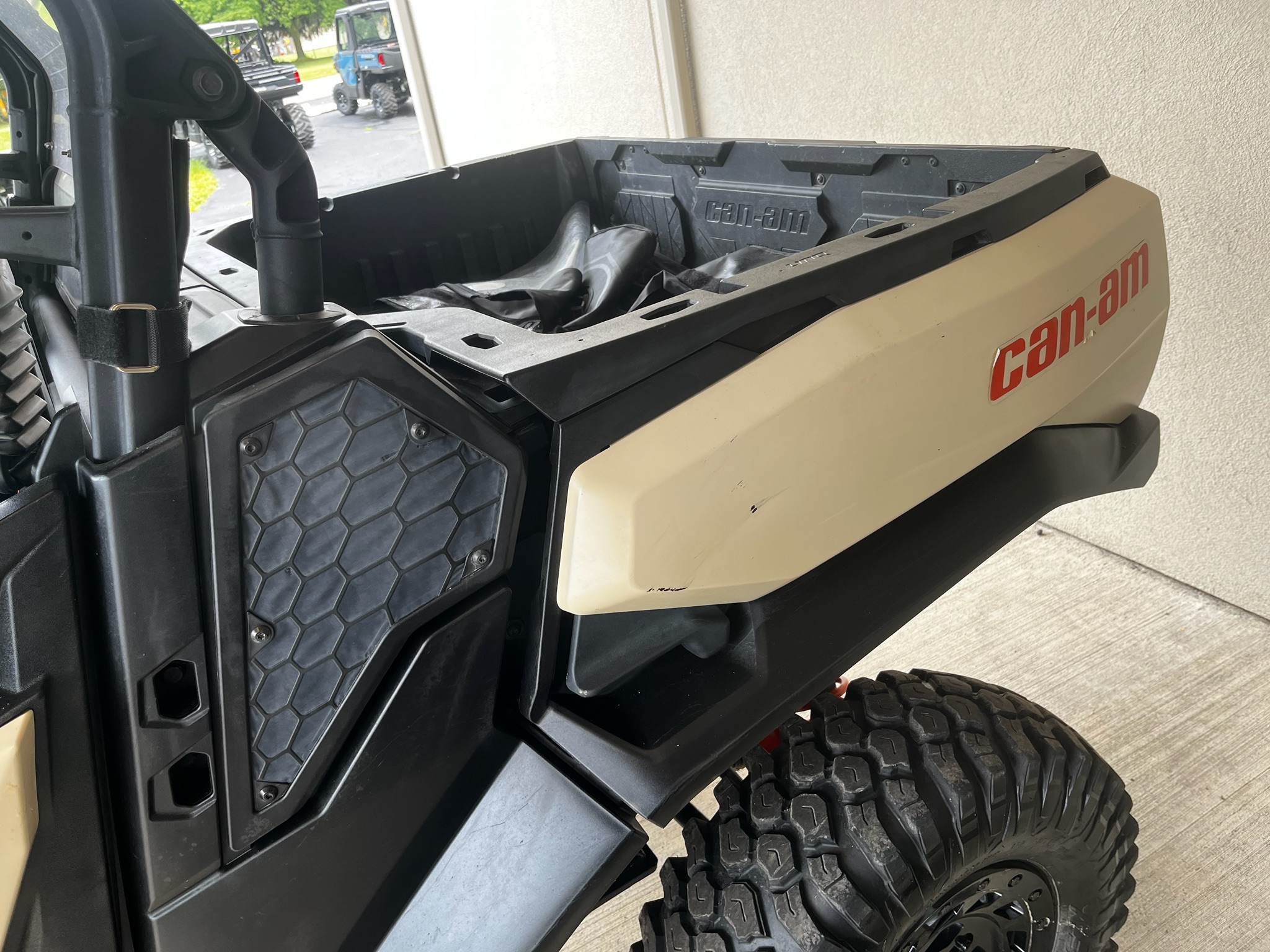 2023 Can-Am™ Commander XT-P 7