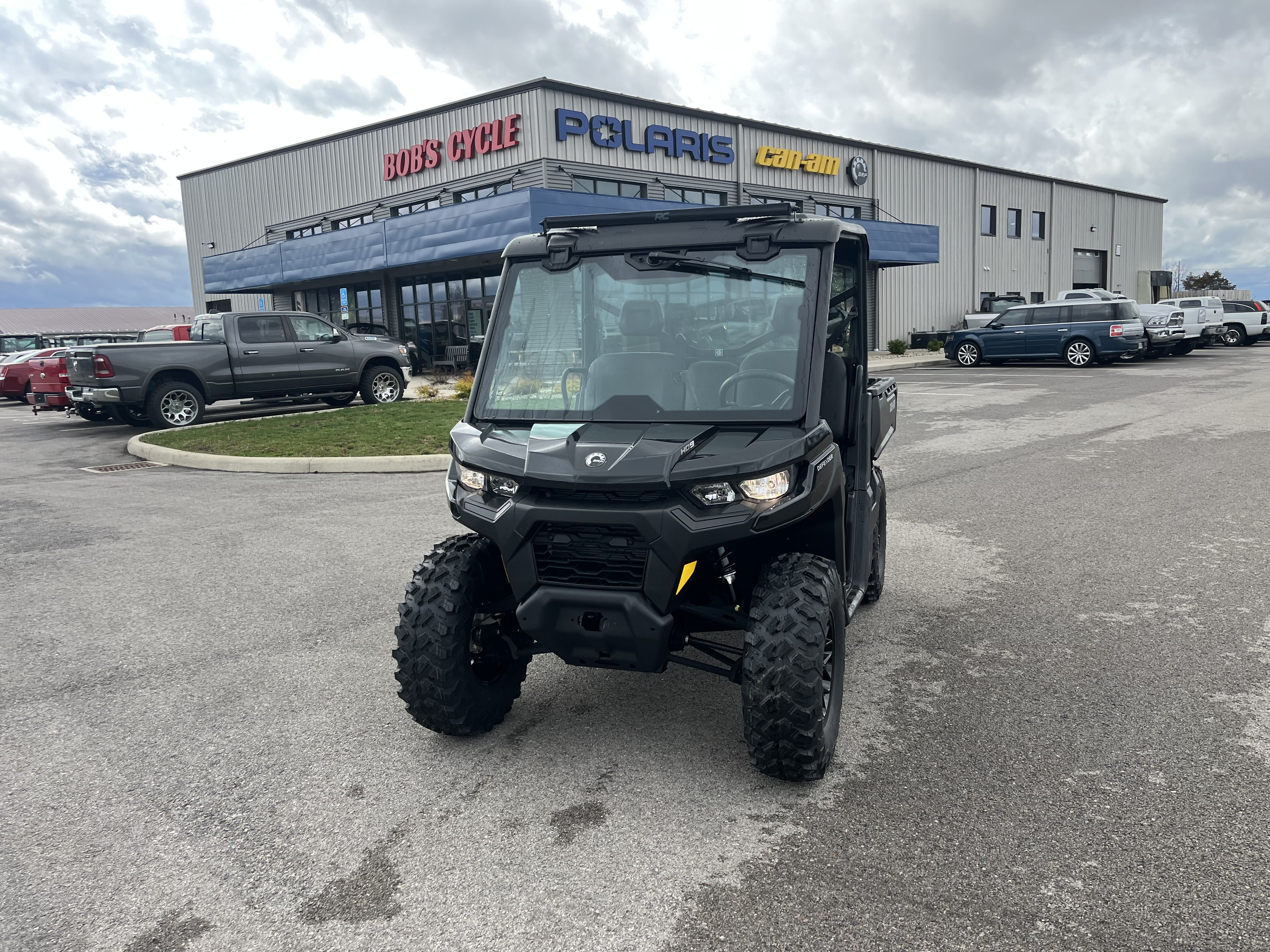 2025 Can-Am Defender DPS HD9