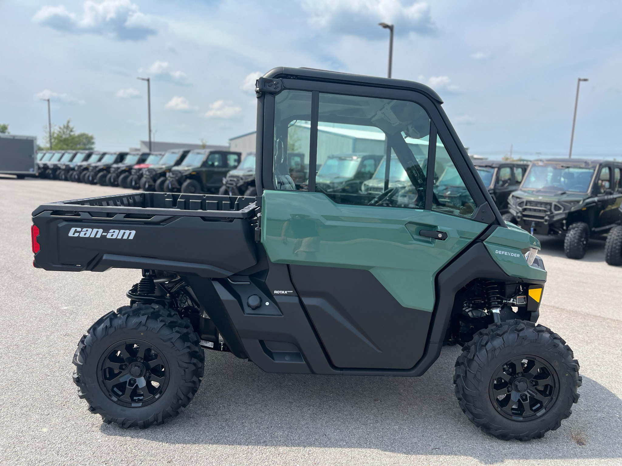 2026 Can-Am™ Defender DPS CAB 3