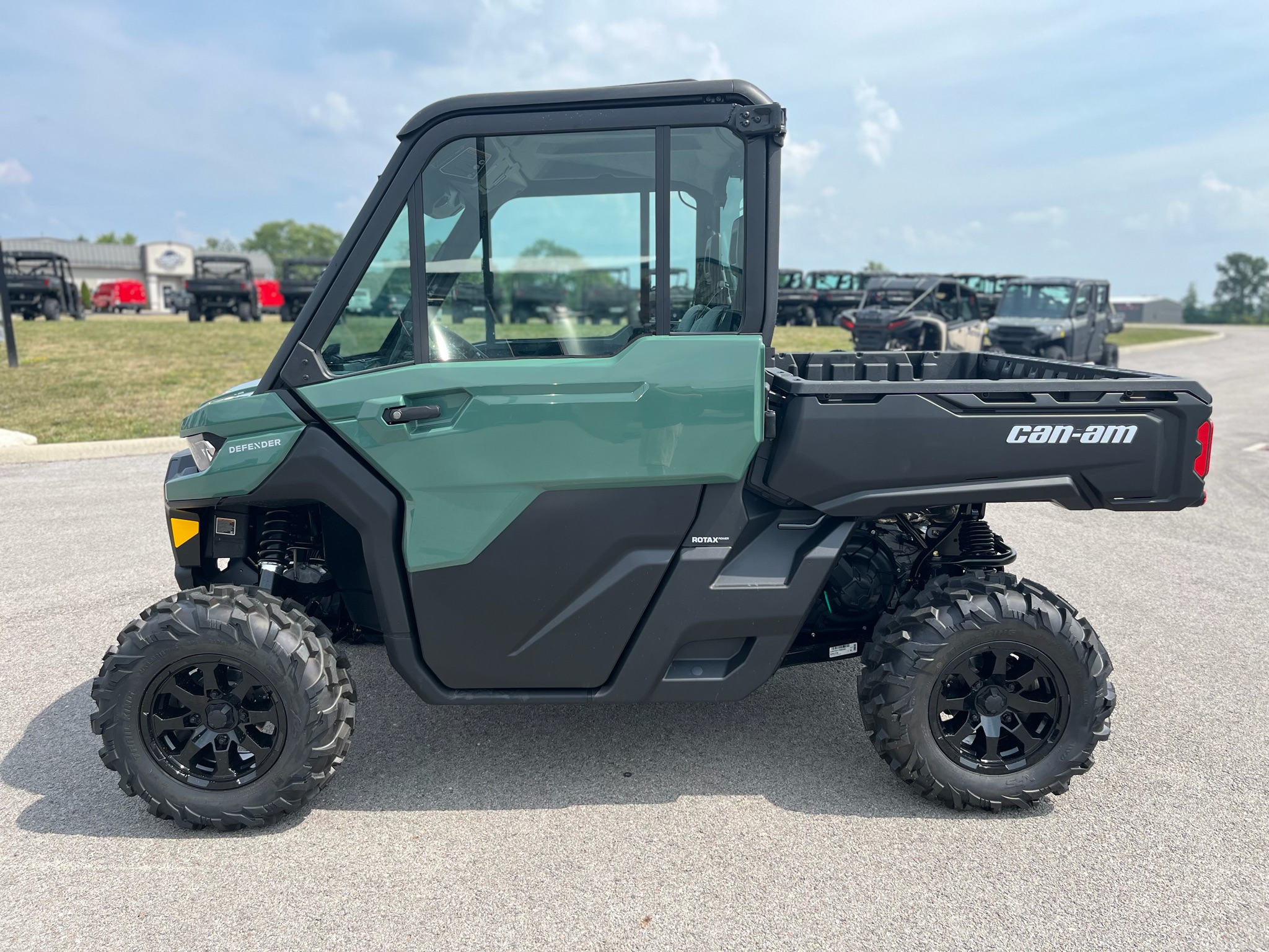2026 Can-Am™ Defender DPS CAB 5