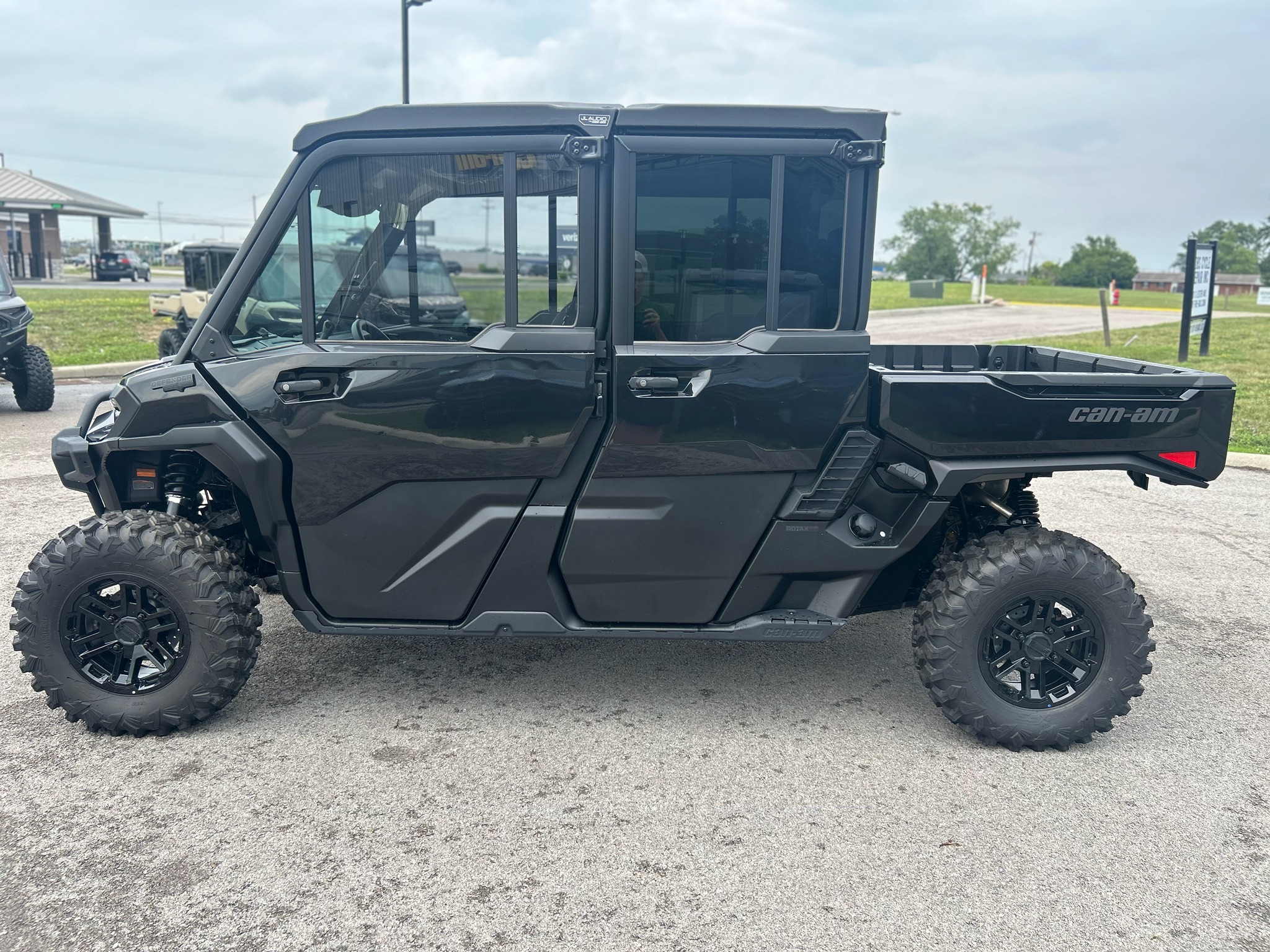 2026 Can-Am™ Defender MAX Lone Star CAB HD11 7