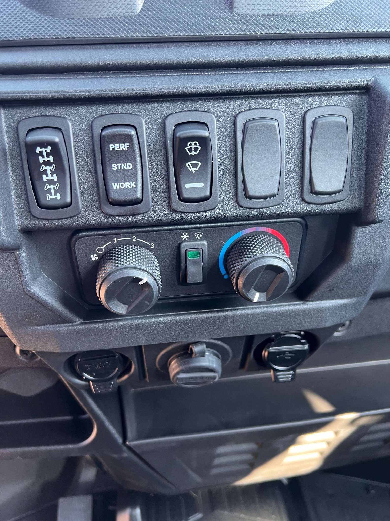 2027 Polaris Ranger Crew XP 1000 Cab 6