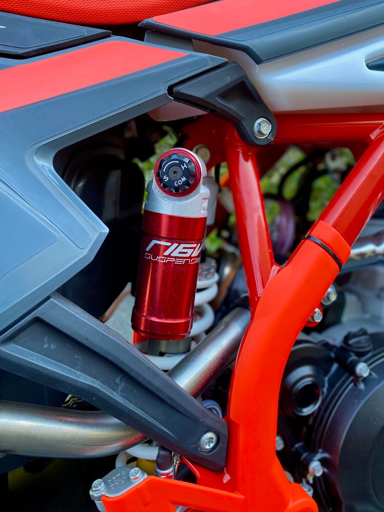 X-Trainer Rear Shock Absorber '15-'23 X-Trainer Rear Shock Absorber '15-'23
