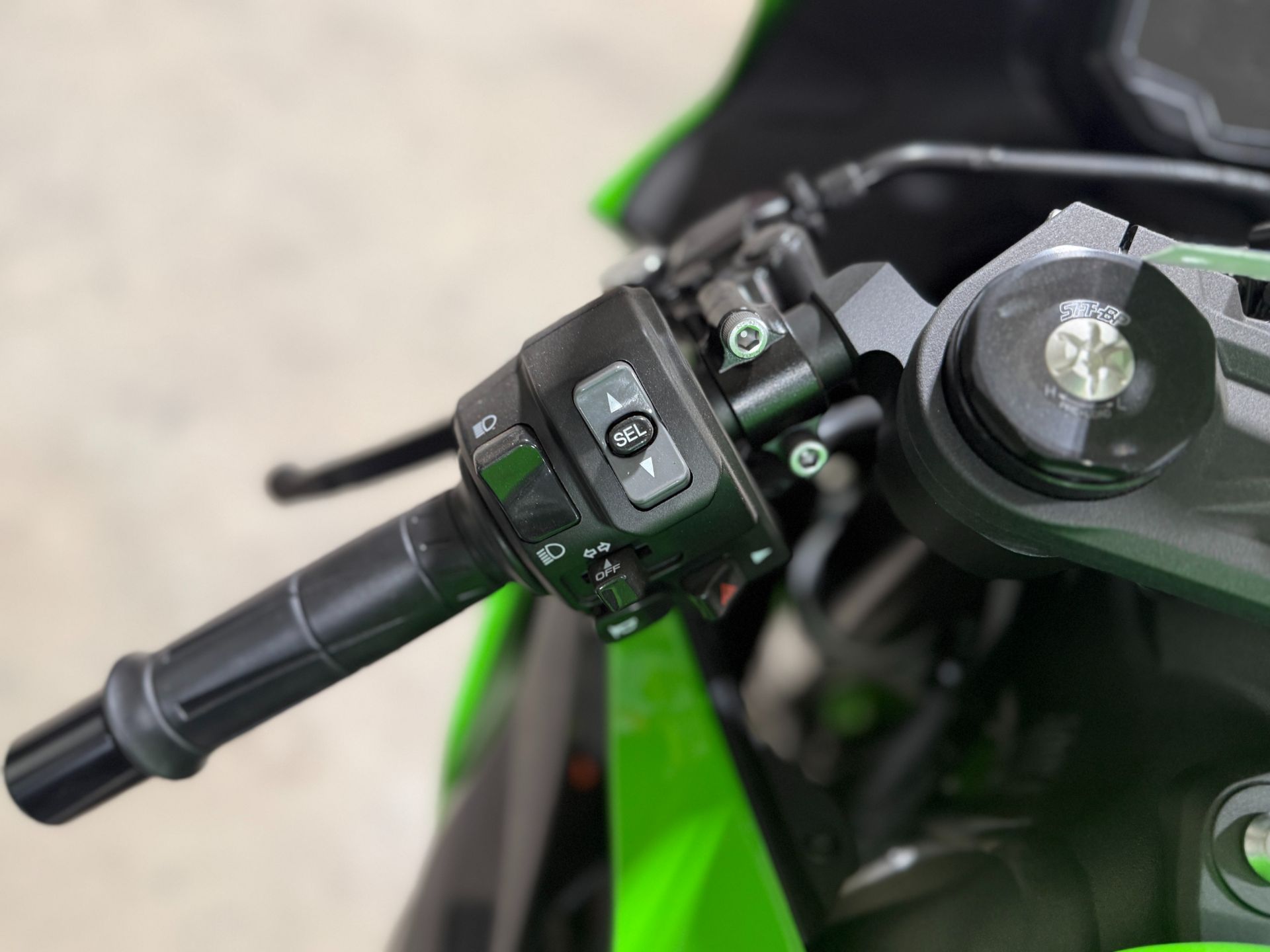 2026 Kawasaki Ninja® ZX-6R 8