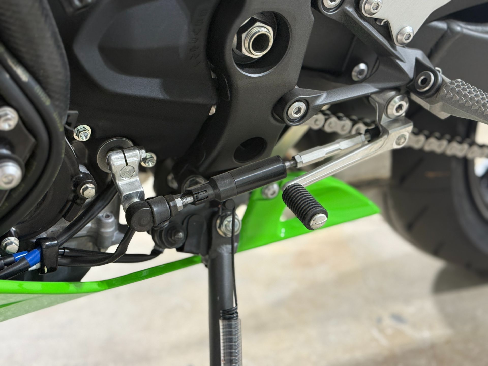 2026 Kawasaki Ninja® ZX-6R 12