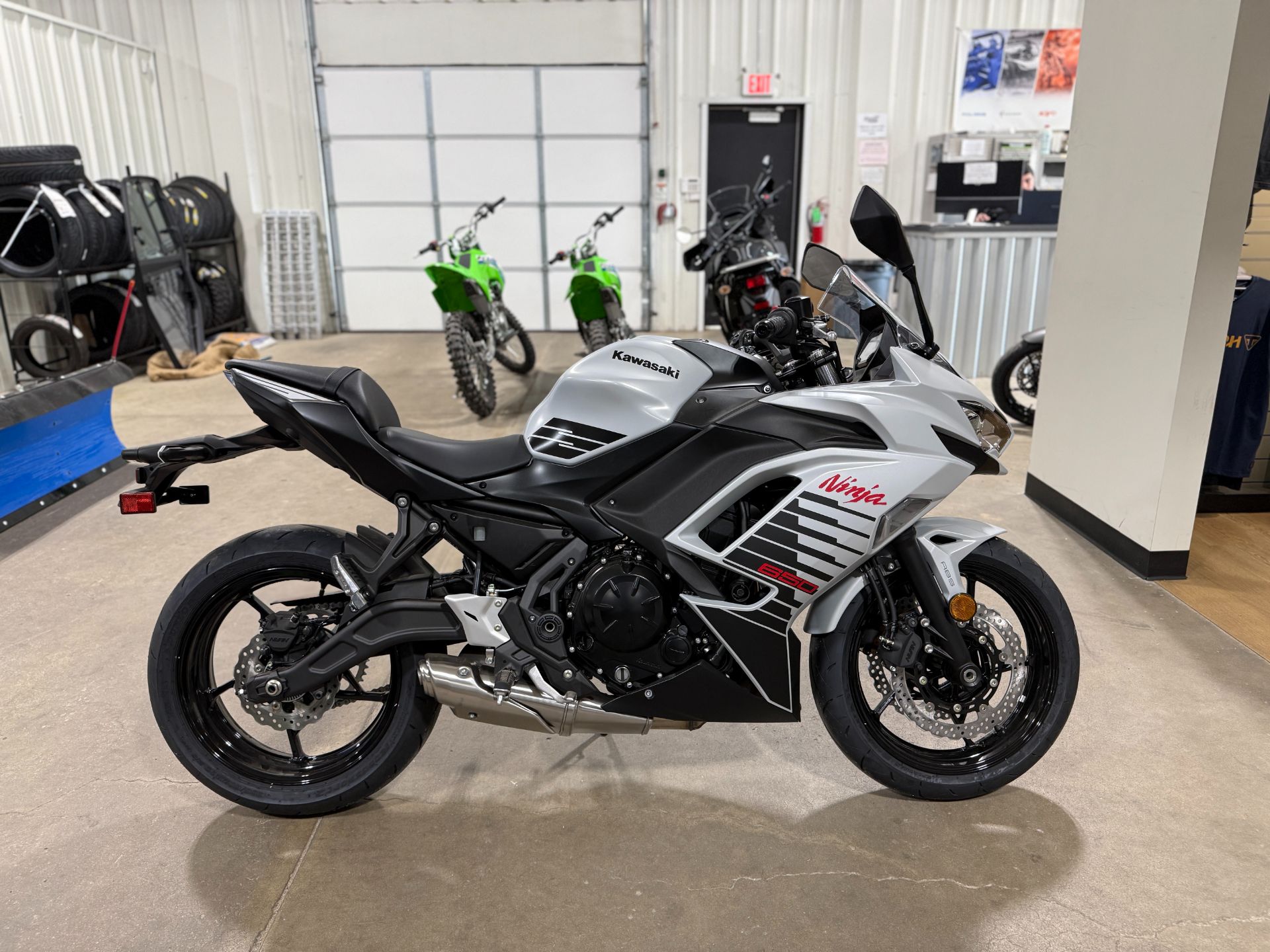 なんの本かなw 2026 Kawasaki Ninja® 650 ABS, Wichita KS | New Motorcycles for