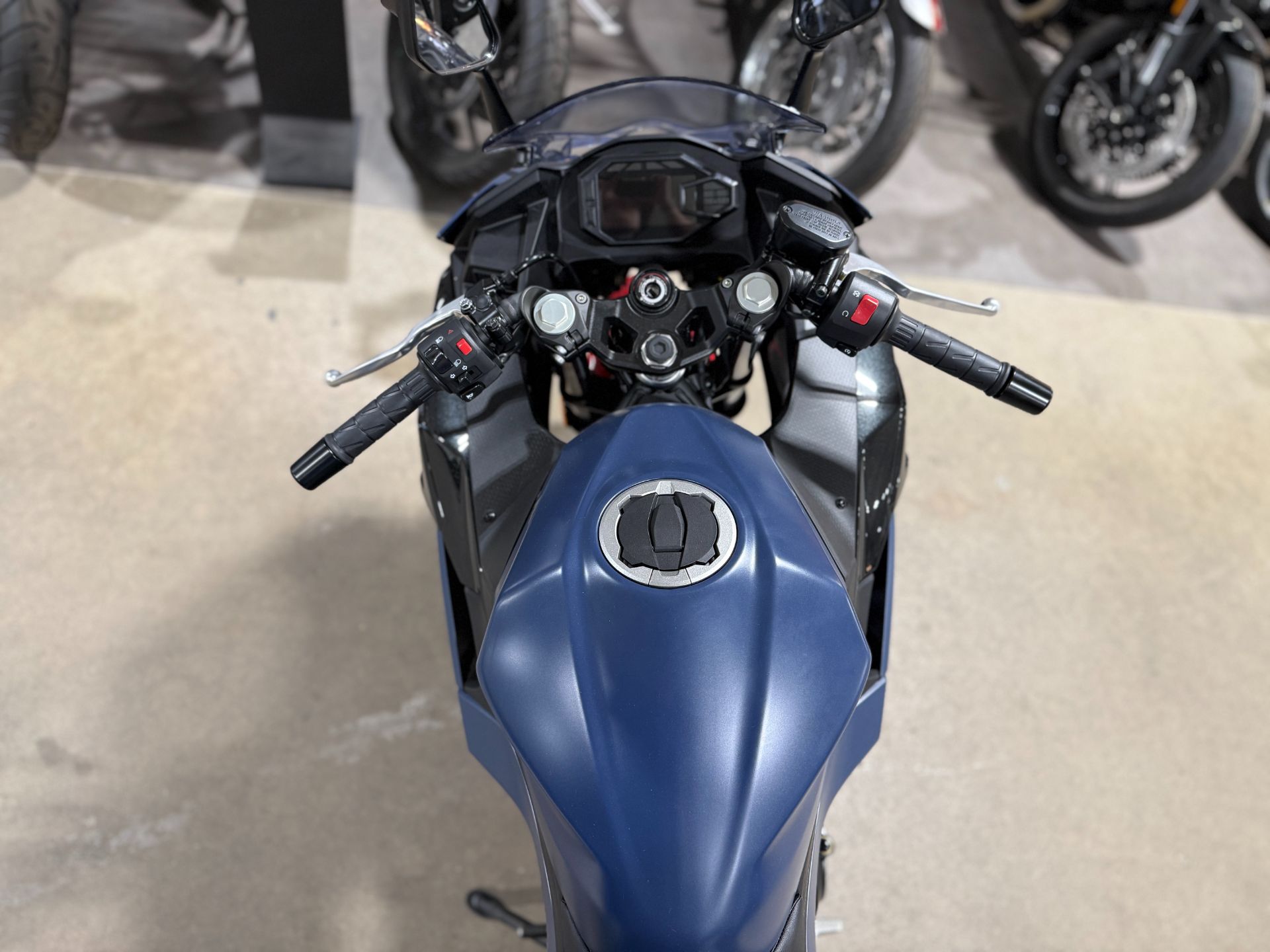2026 Kawasaki Ninja® 500 ABS 7