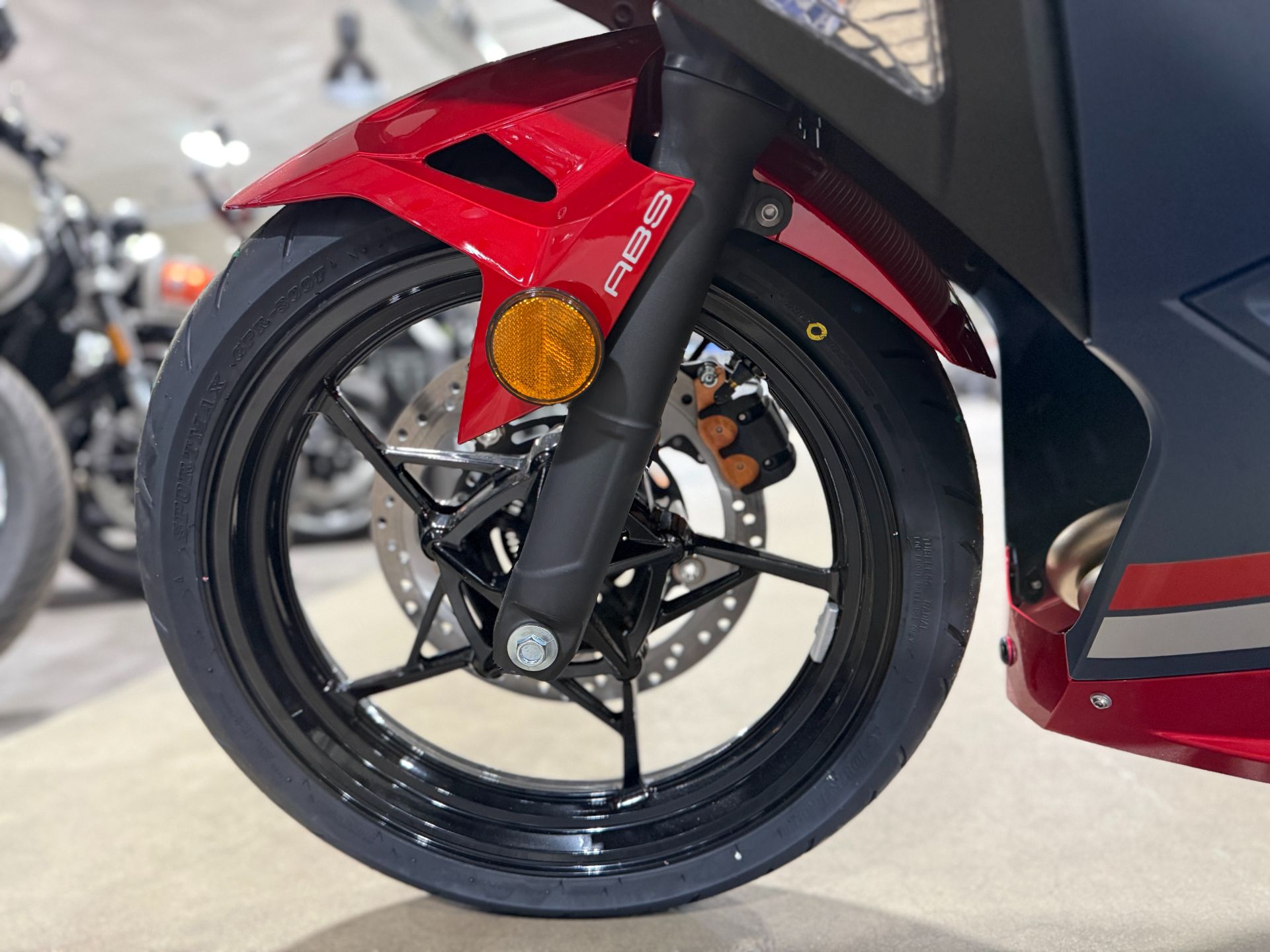 2026 Kawasaki Ninja® 500 ABS 8