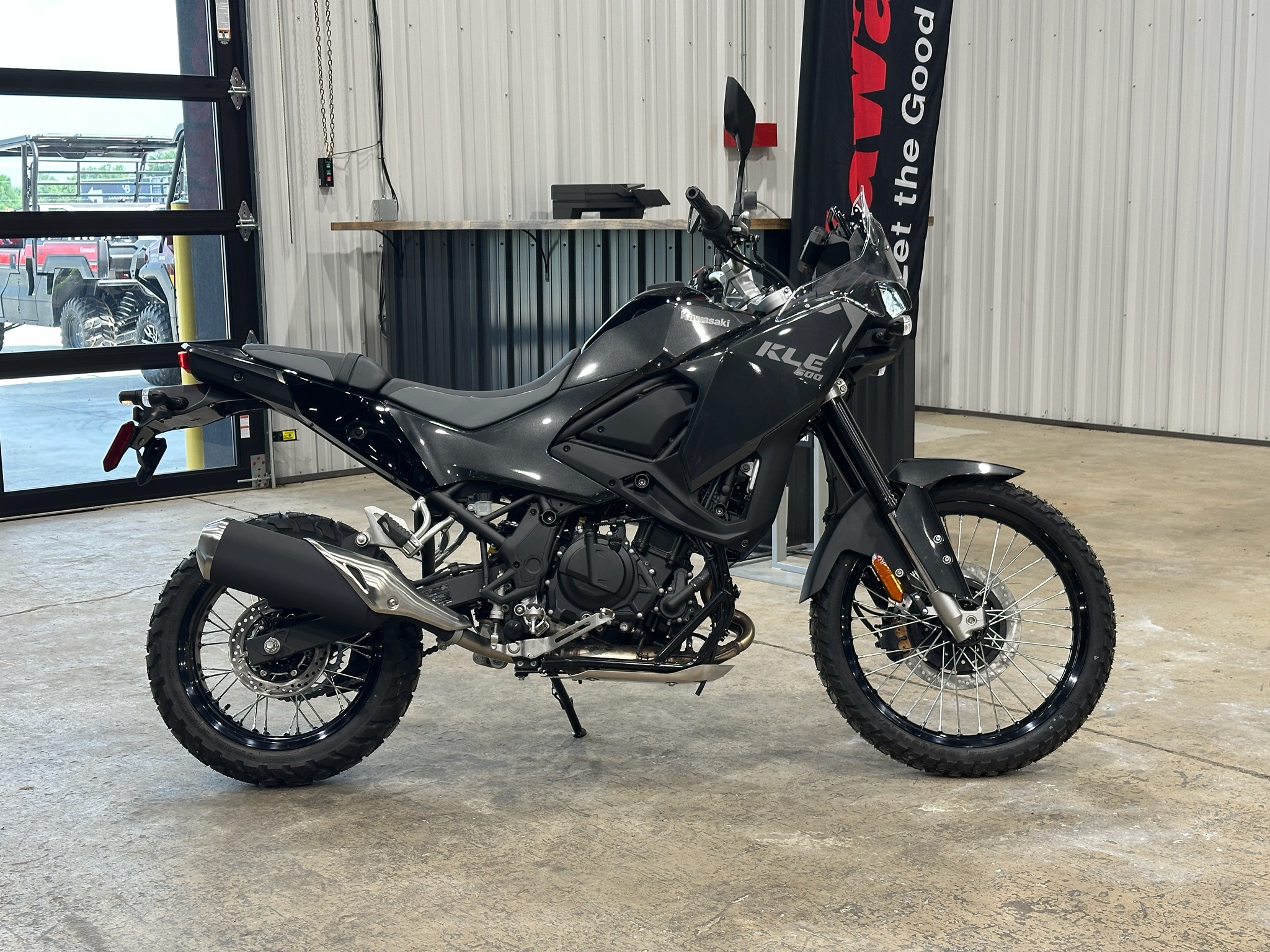 2026 Metallic Carbon Gray / Ebony Kawasaki KLE®500 ABS in