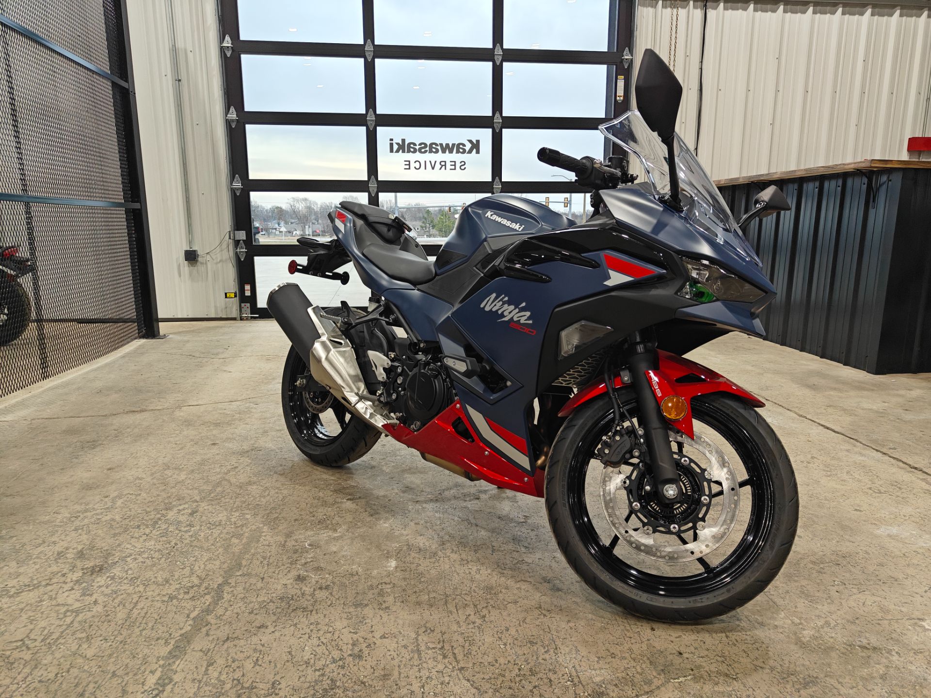 2026 Metallic Matte Twilight Blue / Candy Persimmon Red Kawasaki