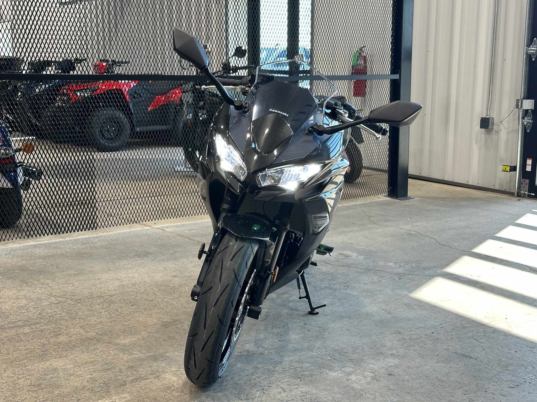 2026 Metallic Flat Spark Black / Metallic Carbon Gray Kawasaki