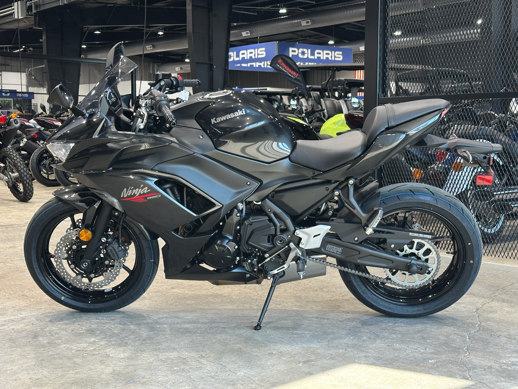 2026 Metallic Flat Spark Black / Metallic Carbon Gray Kawasaki