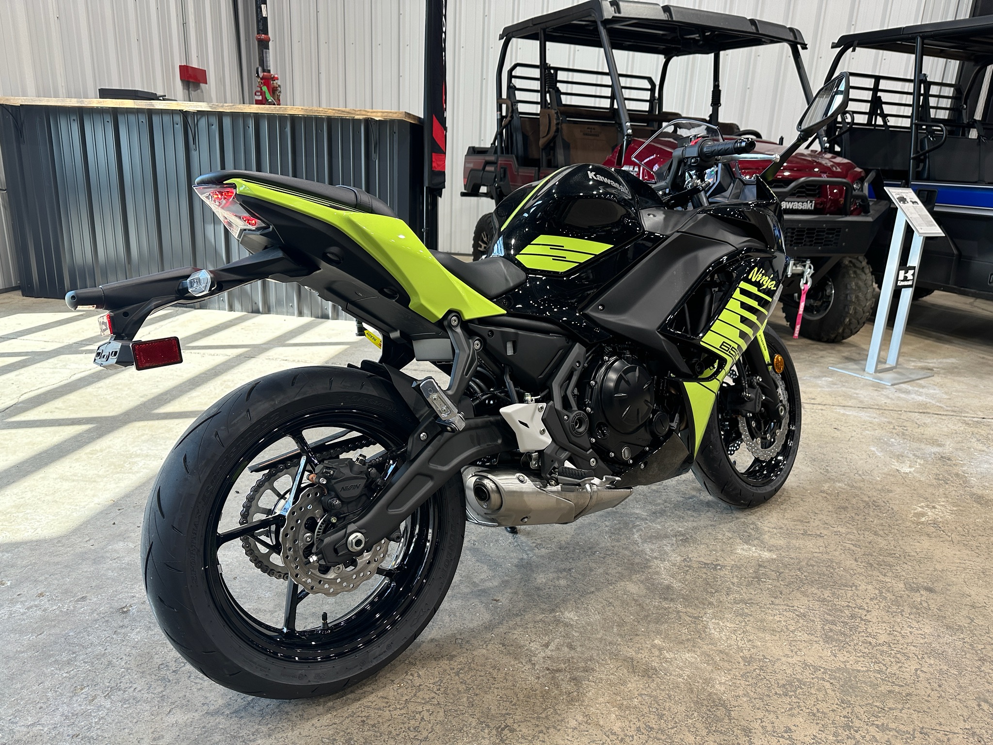 2026 Kawasaki Ninja® 650 ABS 7