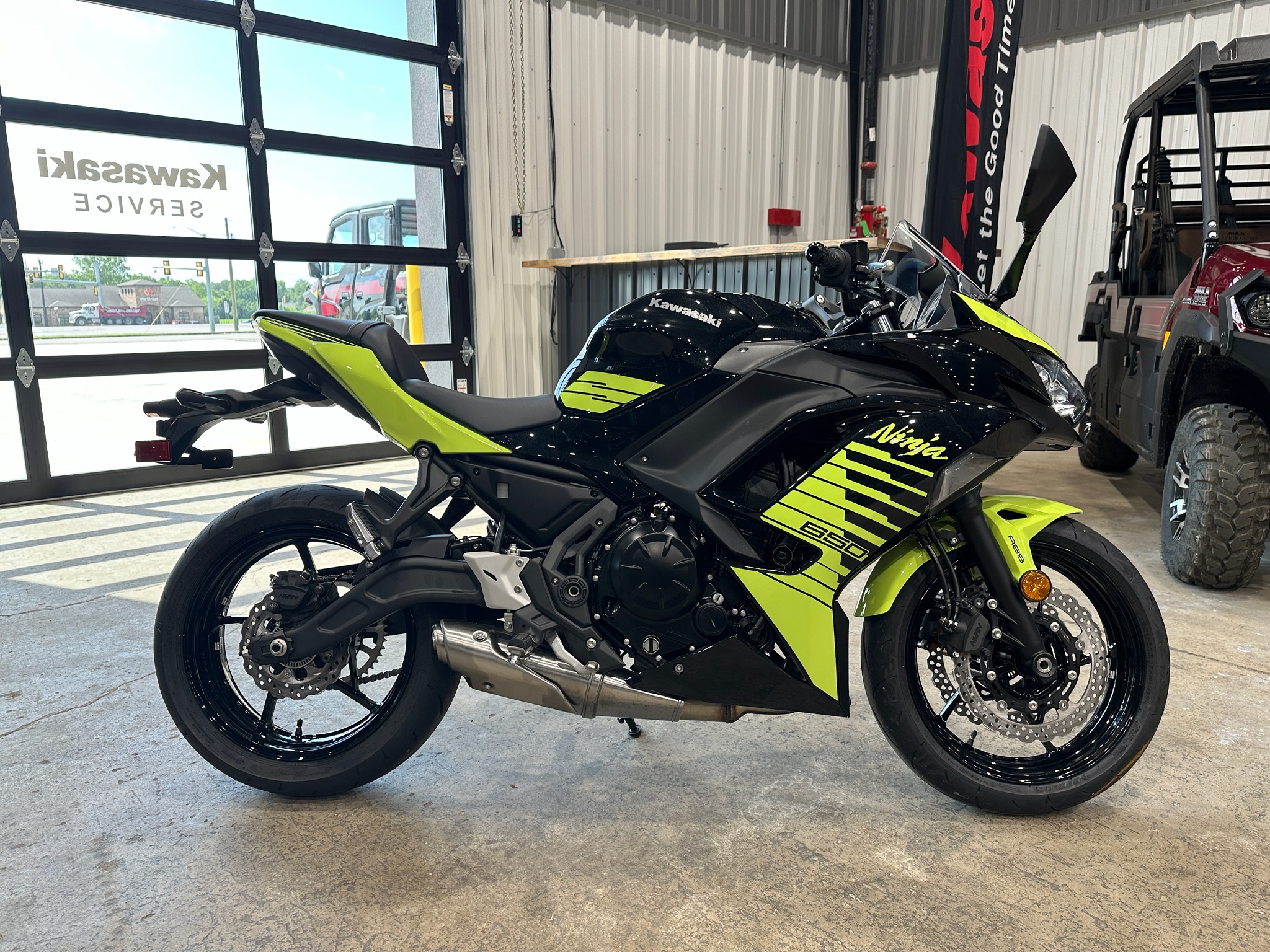 2026 Kawasaki Ninja® 650 ABS 8
