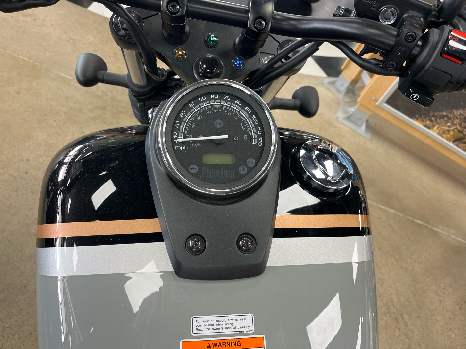 2025 Honda Shadow Phantom ABS in Wichita, Kansas - Photo 5