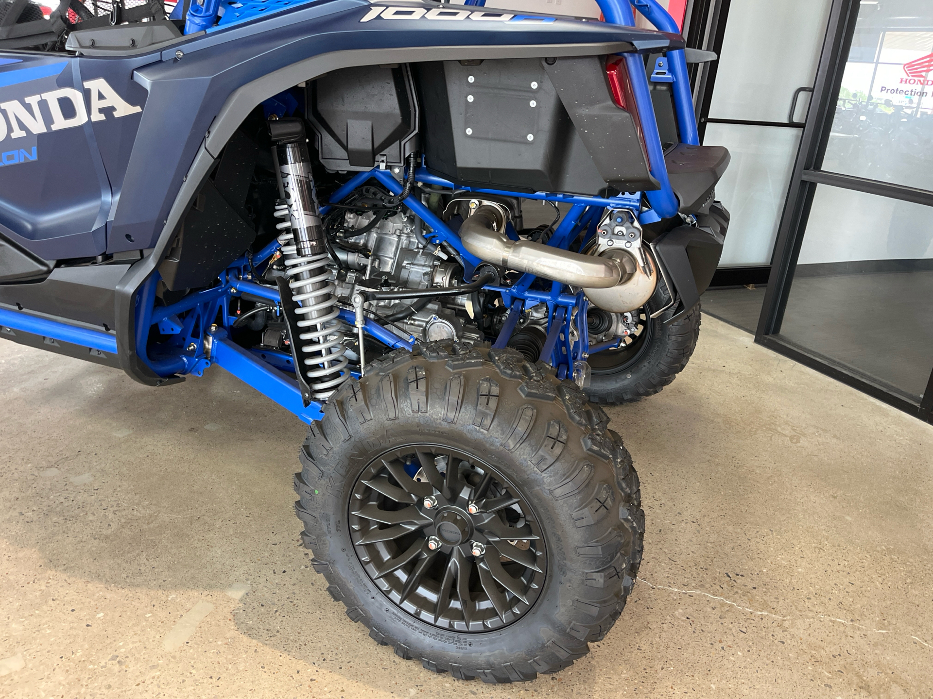 2023 Honda Talon 1000R FOX Live Valve in Wichita, Kansas - Photo 9