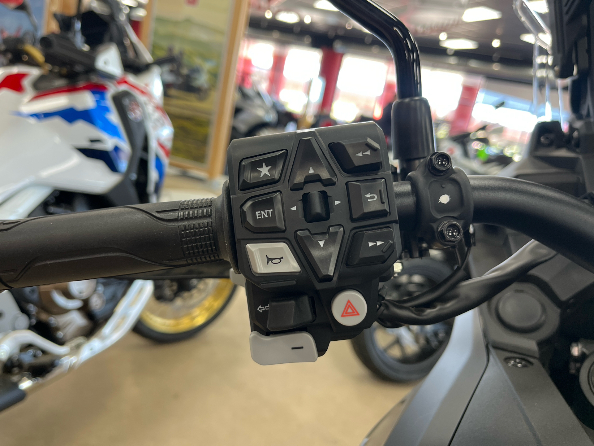 2025 Honda Africa Twin DCT in Wichita, Kansas - Photo 7