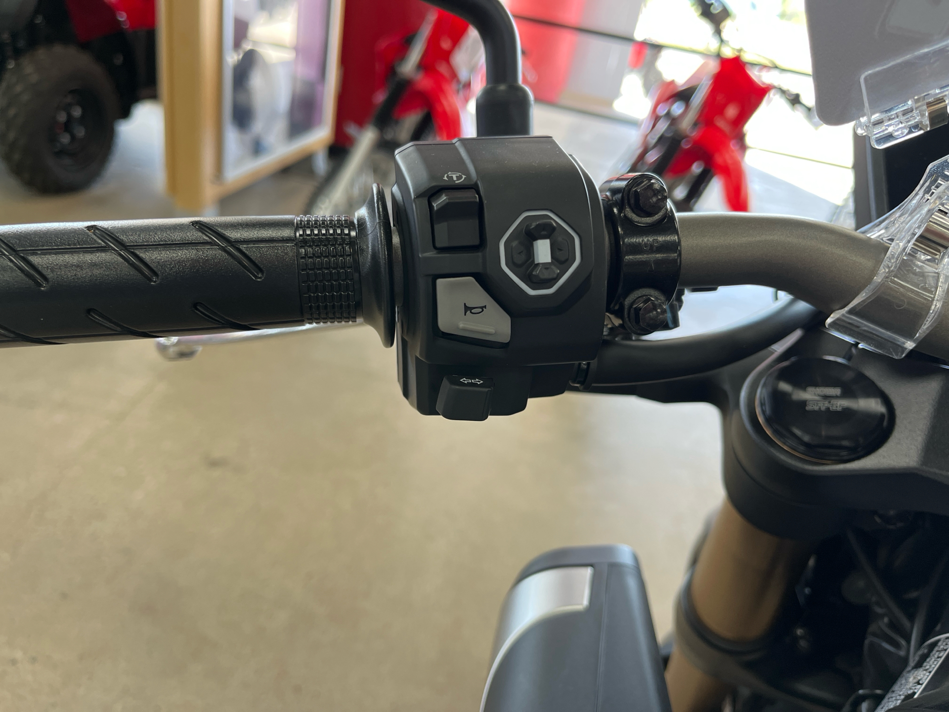2024 Honda CB650R ABS in Wichita, Kansas - Photo 9