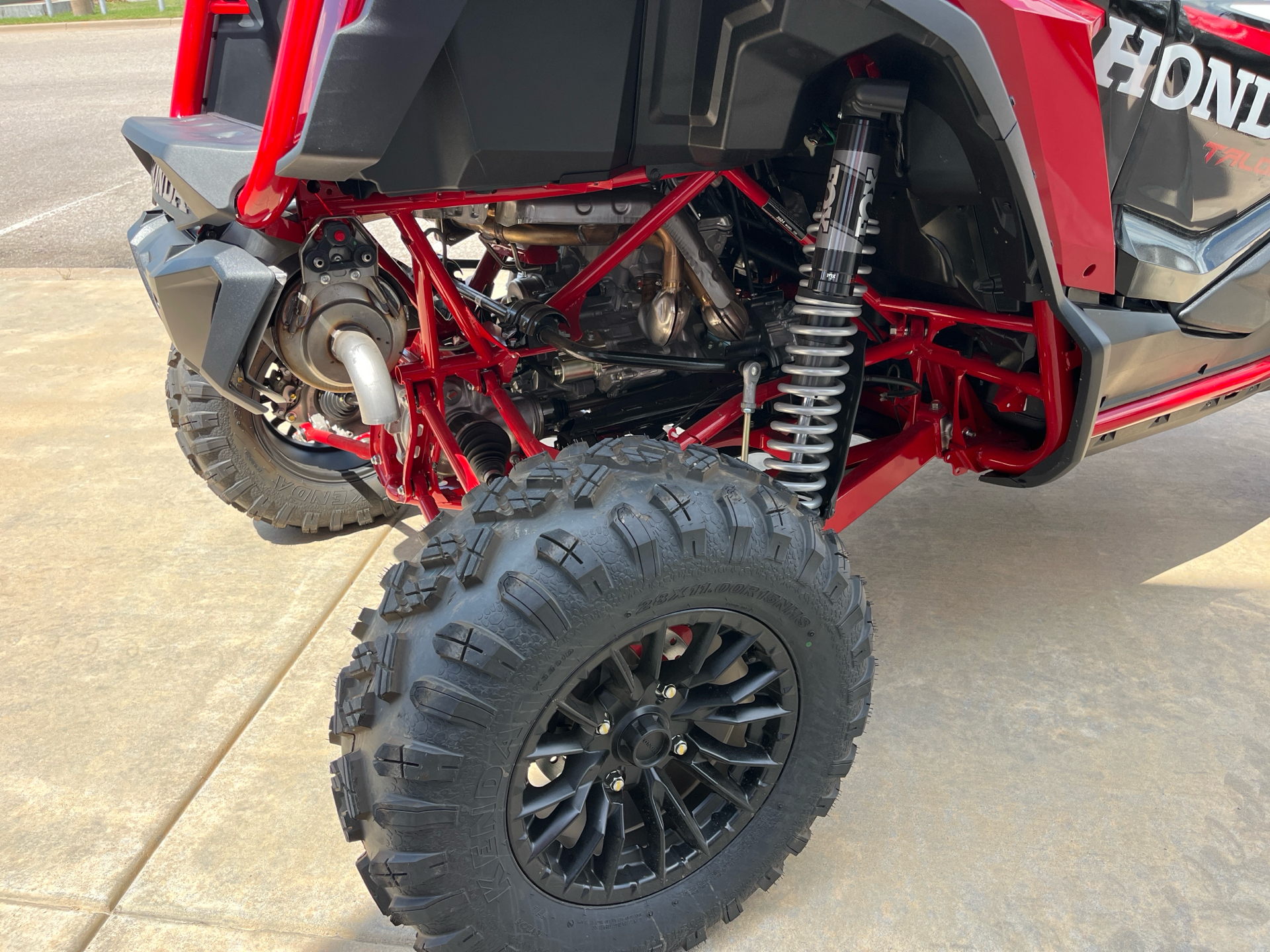 2025 Honda Talon 1000R FOX Live Valve in Wichita, Kansas - Photo 10