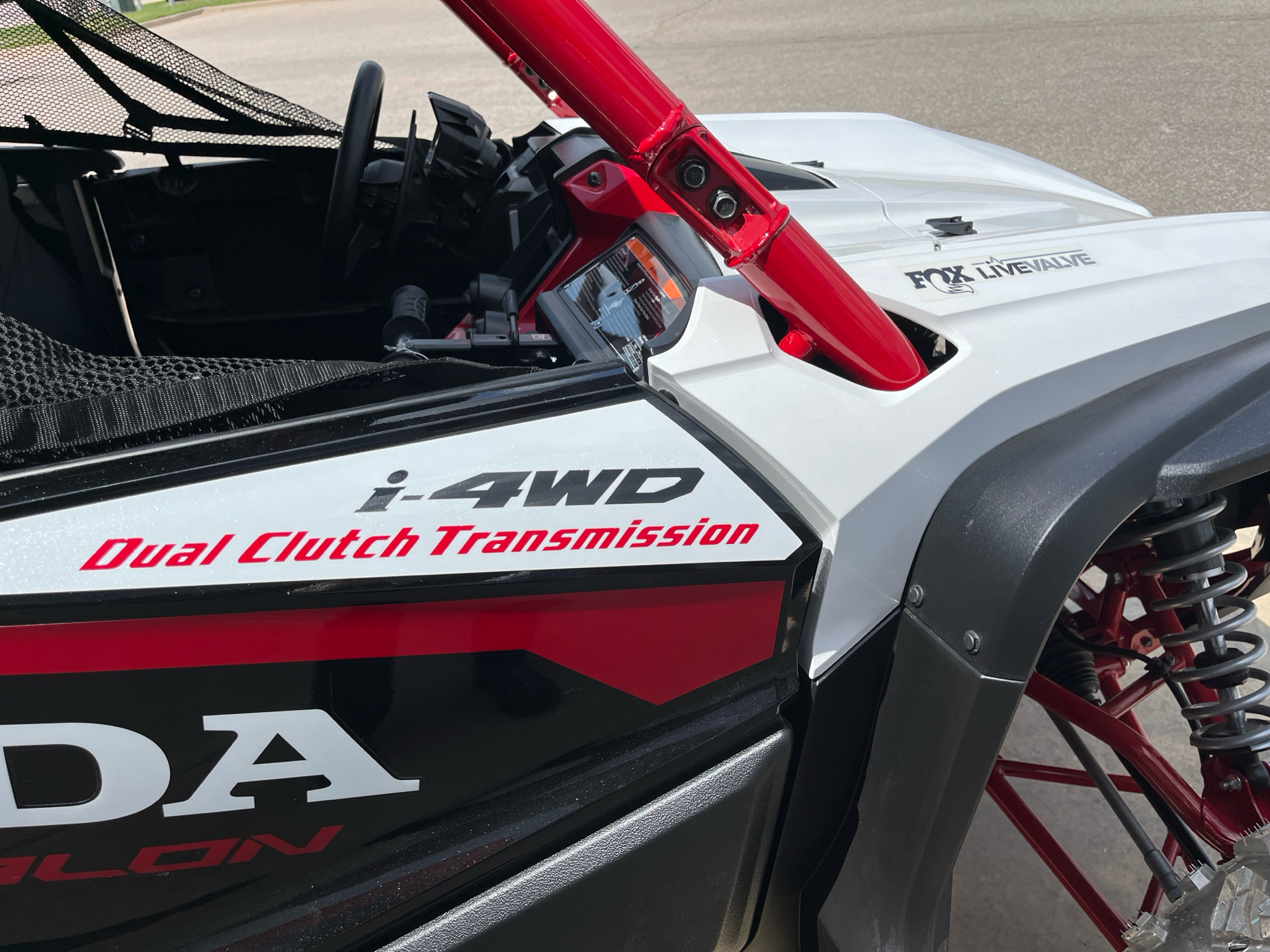 2025 Honda Talon 1000R FOX Live Valve in Wichita, Kansas - Photo 11
