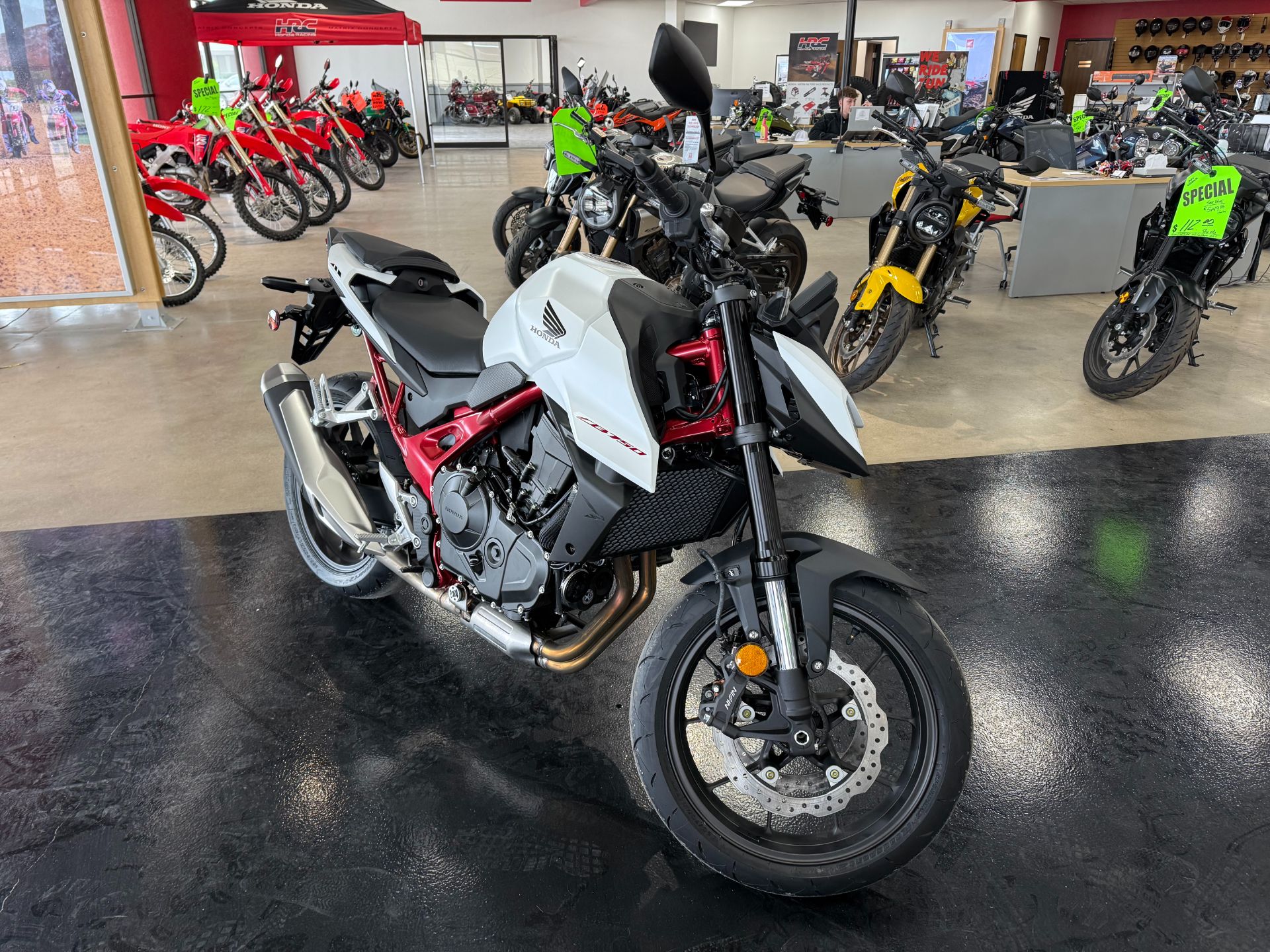 2025 Honda CB750 Hornet in Wichita, Kansas - Photo 3