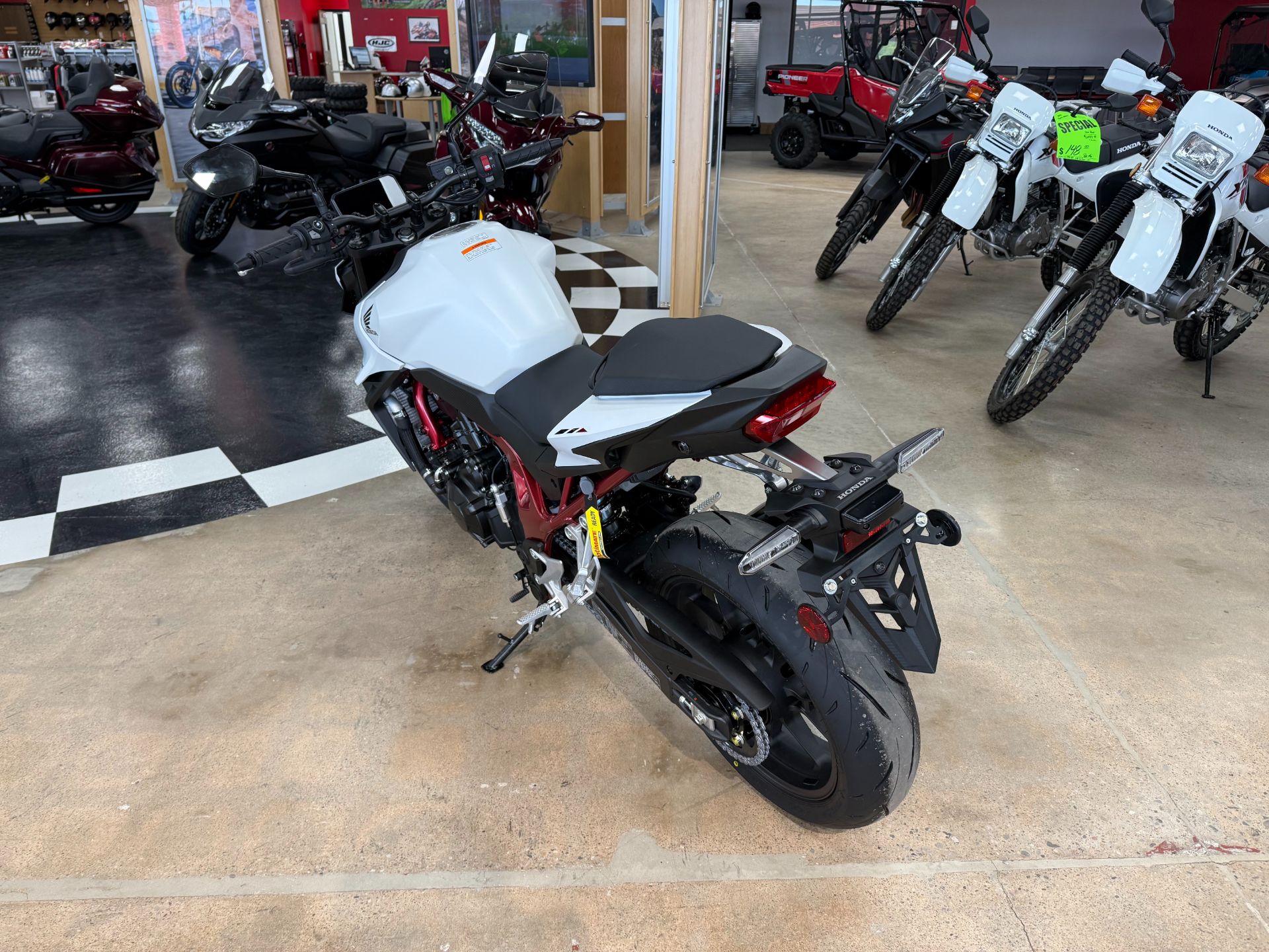 2025 Honda CB750 Hornet in Wichita, Kansas - Photo 6