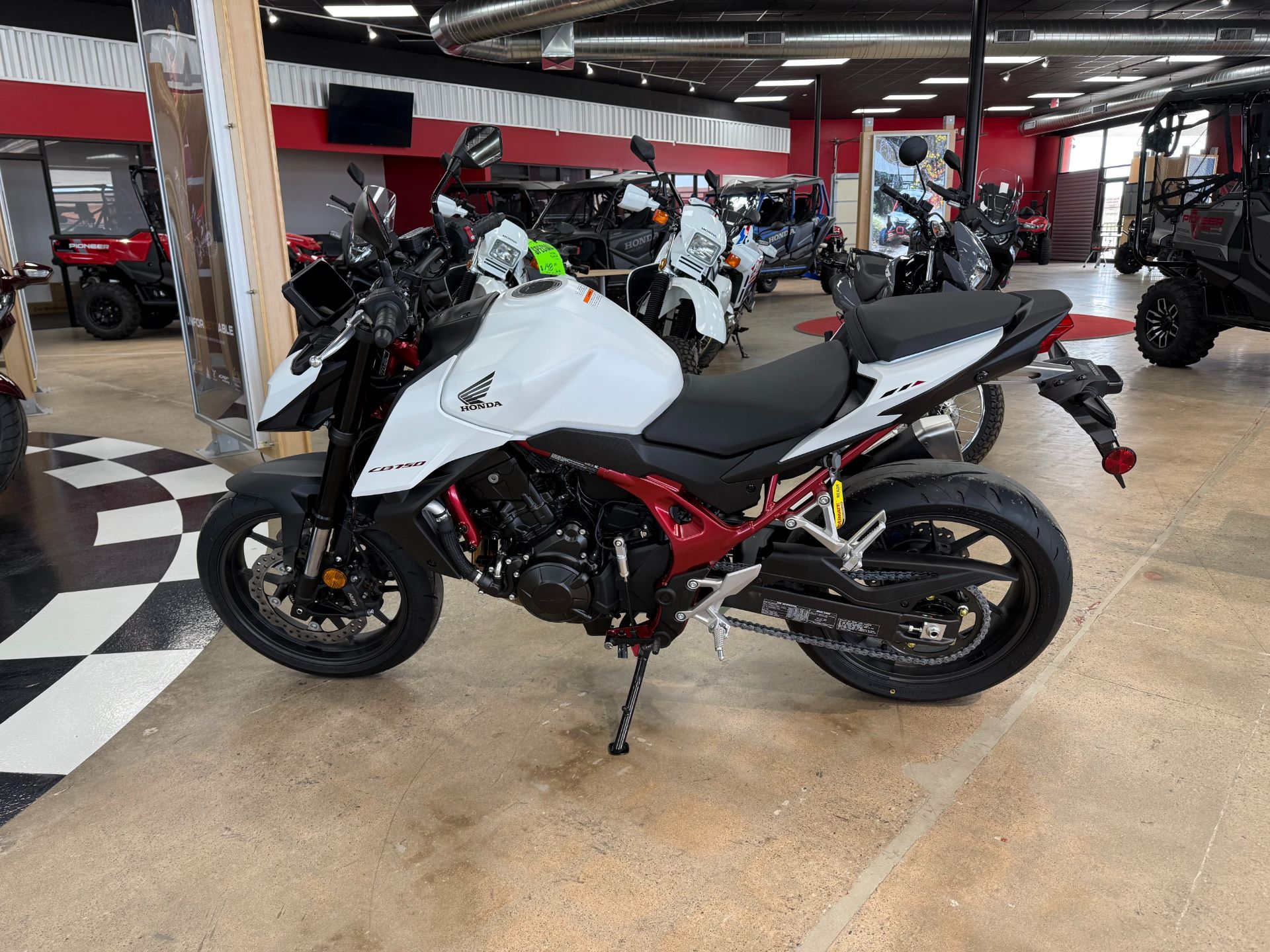 2025 Honda CB750 Hornet in Wichita, Kansas - Photo 7