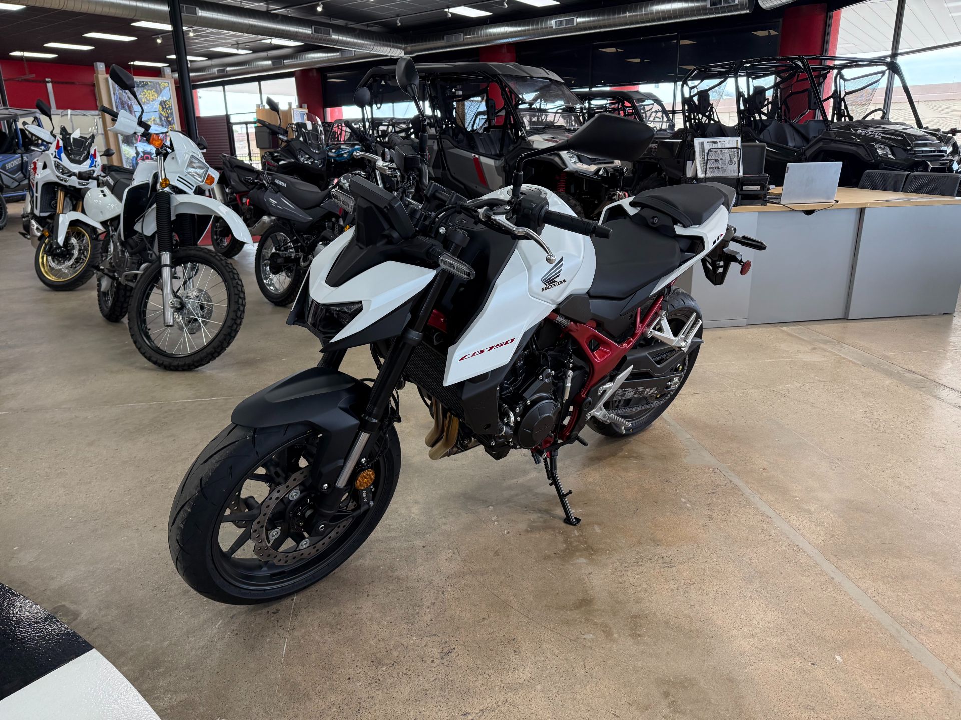 2025 Honda CB750 Hornet in Wichita, Kansas - Photo 8