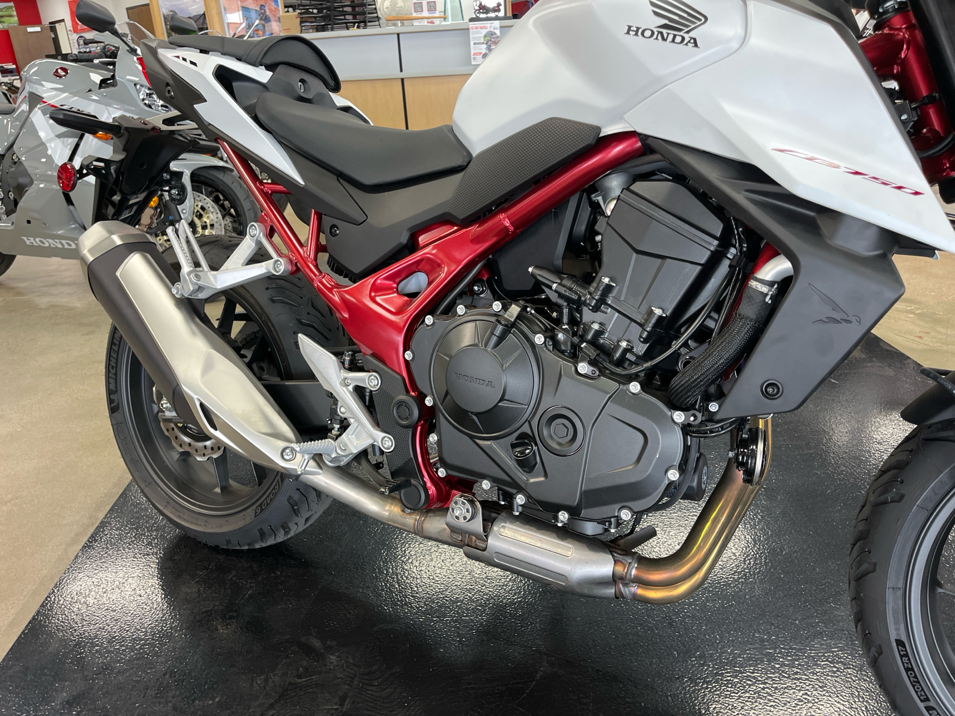 2025 Honda CB750 Hornet in Wichita, Kansas - Photo 9