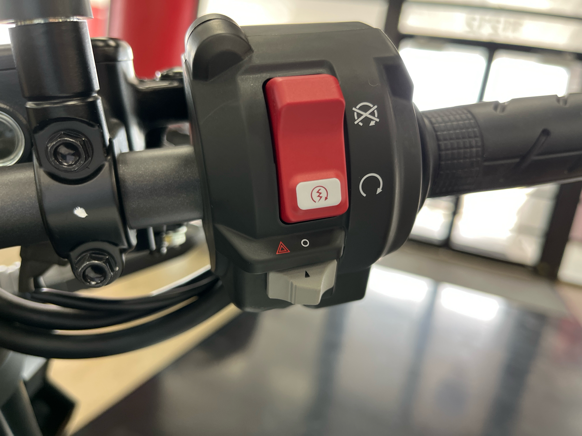 2025 Honda CB750 Hornet in Wichita, Kansas - Photo 7