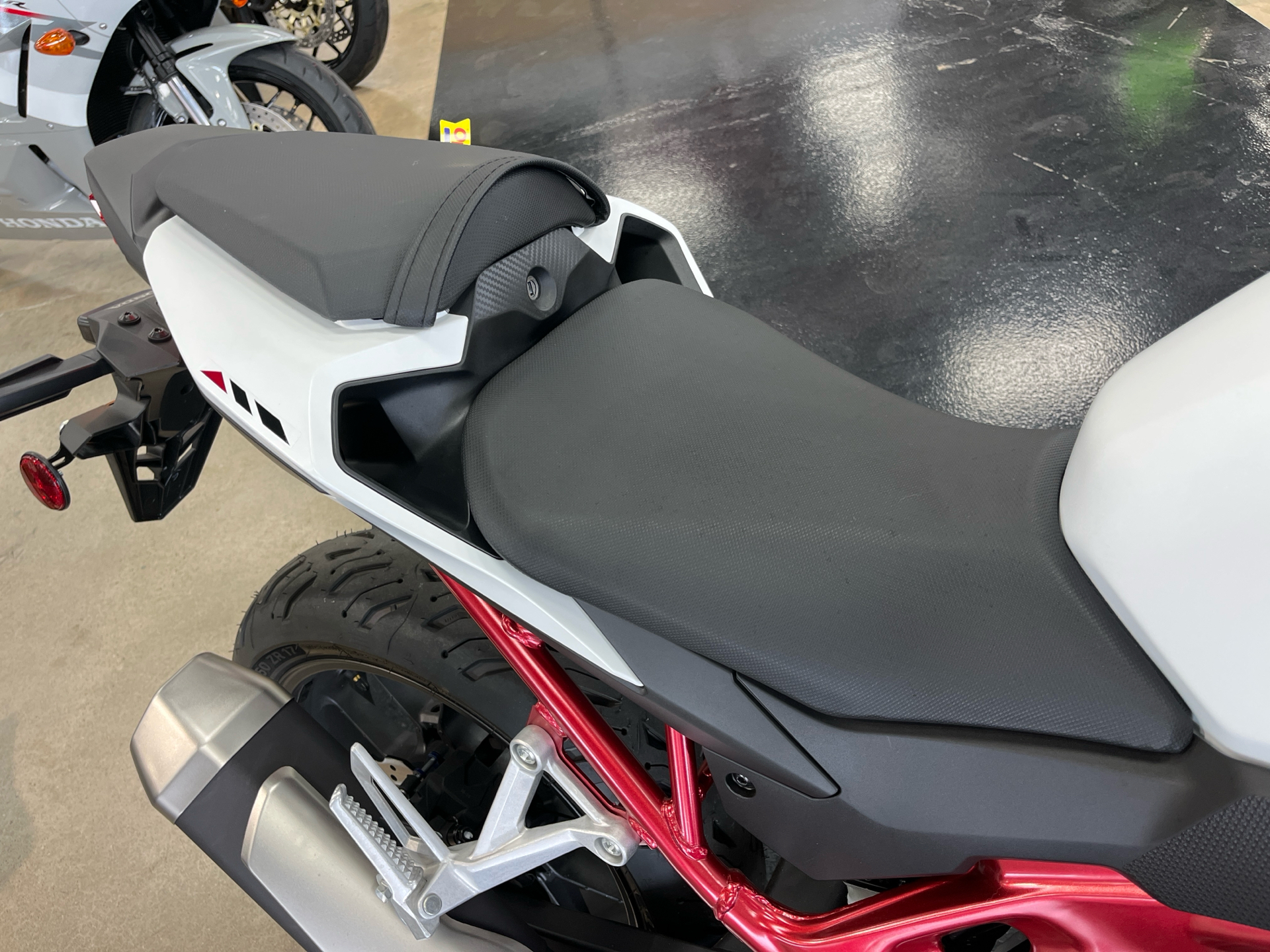 2025 Honda CB750 Hornet in Wichita, Kansas - Photo 12