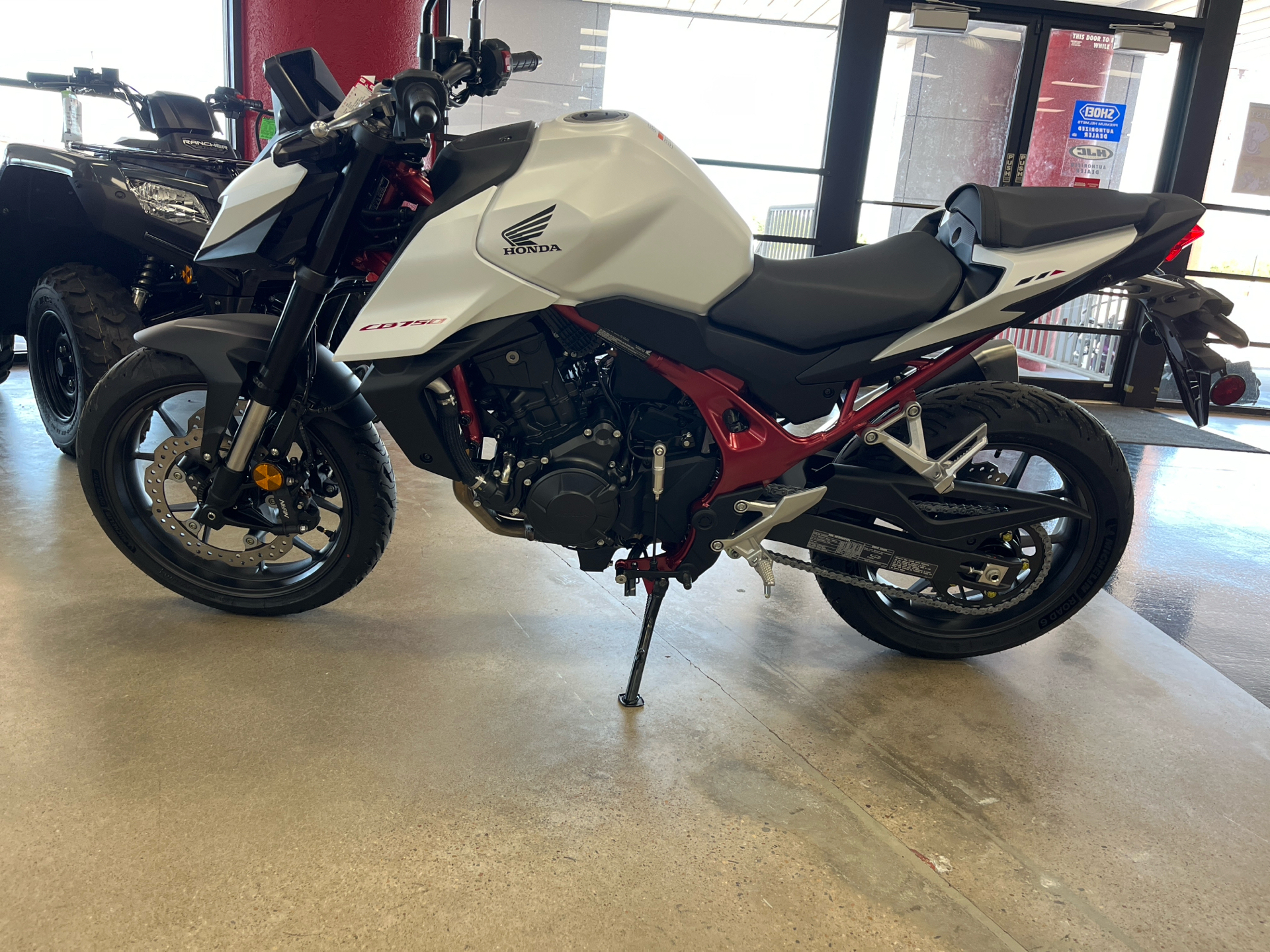 2025 Honda CB750 Hornet in Wichita, Kansas - Photo 2