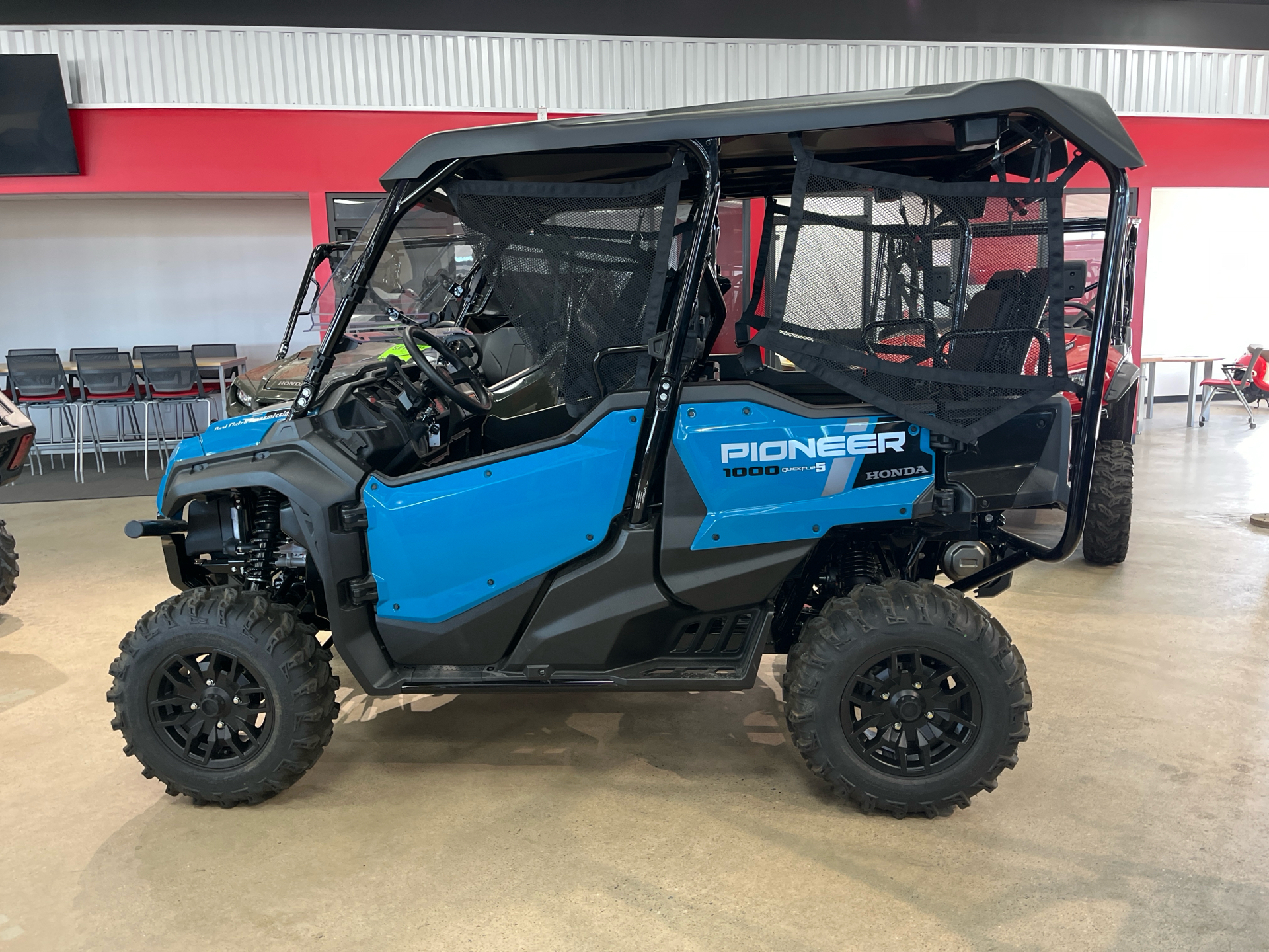2025 Honda Pioneer 1000-5 Deluxe in Wichita, Kansas - Photo 3