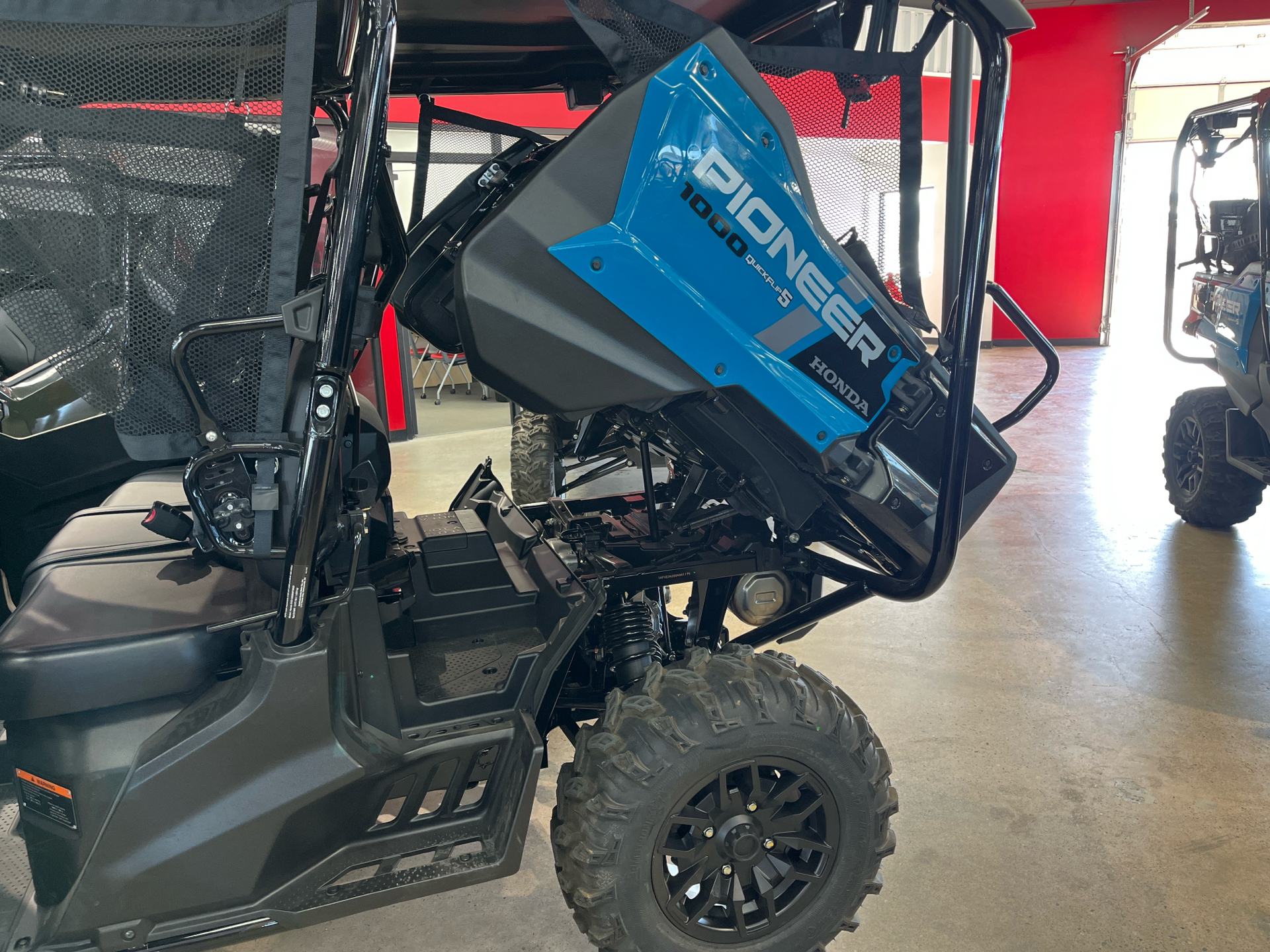 2025 Honda Pioneer 1000-5 Deluxe in Wichita, Kansas - Photo 9