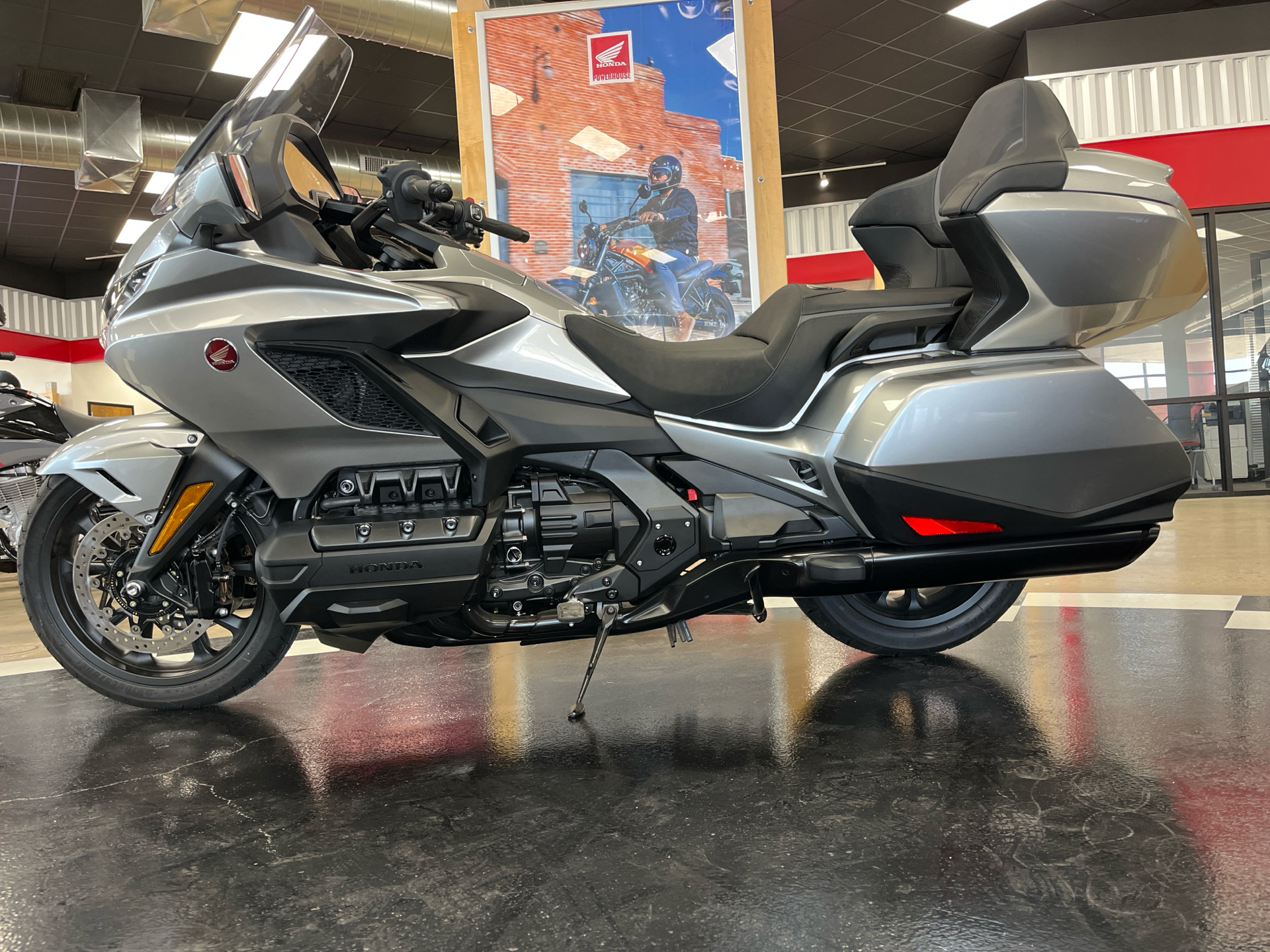 2025 Honda Gold Wing Tour Automatic DCT in Wichita, Kansas - Photo 2