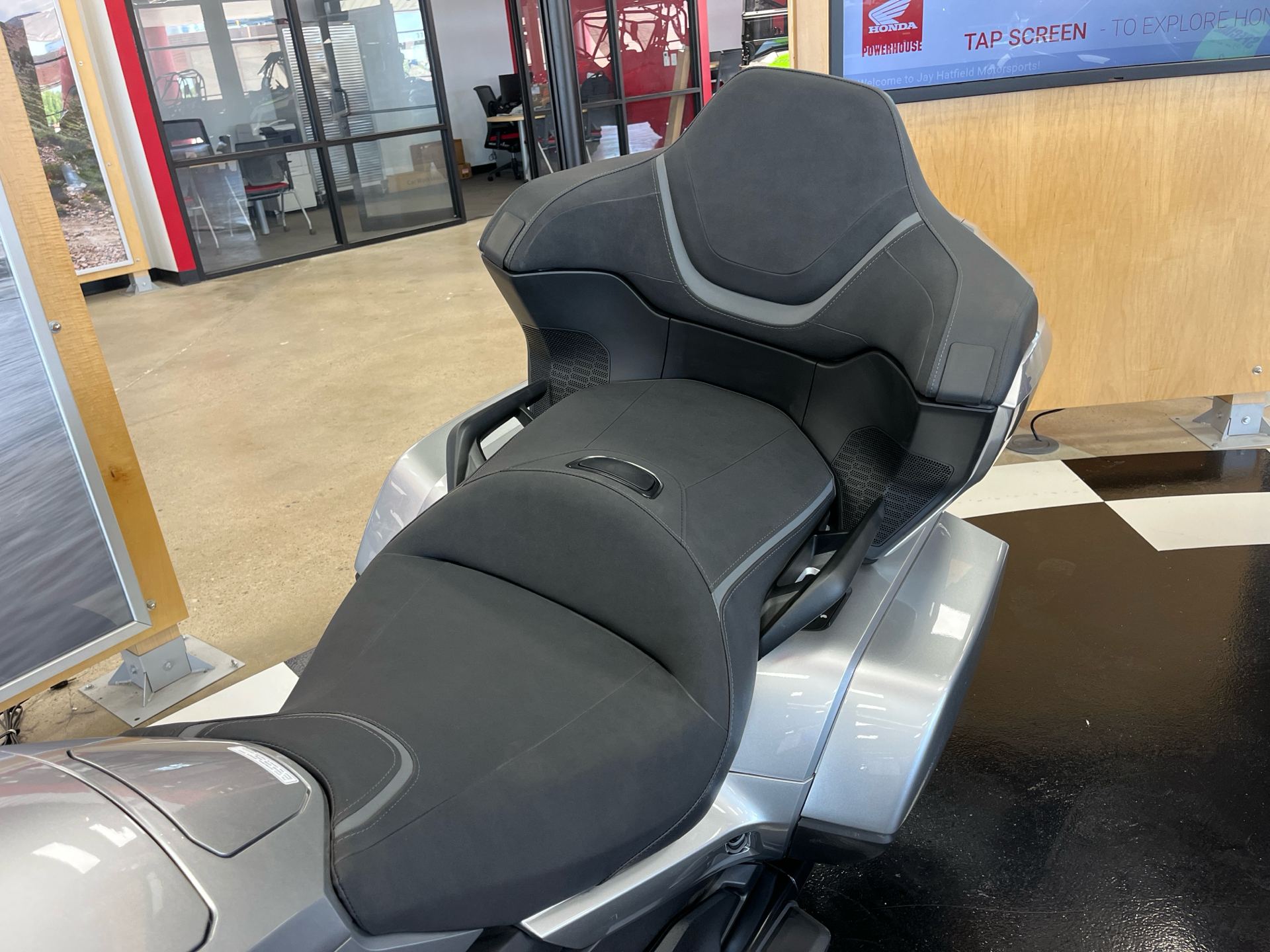 2025 Honda Gold Wing Tour Automatic DCT in Wichita, Kansas - Photo 12