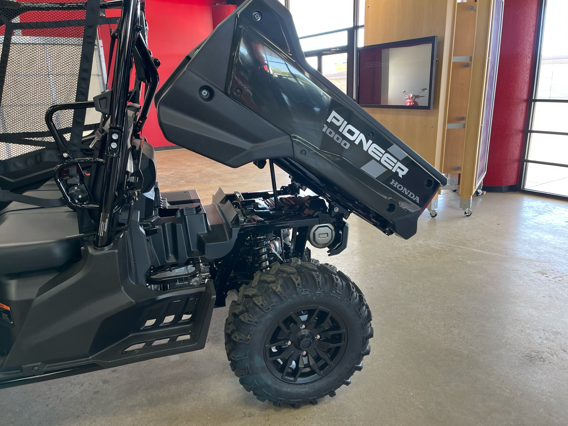 2025 Honda Pioneer 1000 Deluxe in Wichita, Kansas - Photo 5